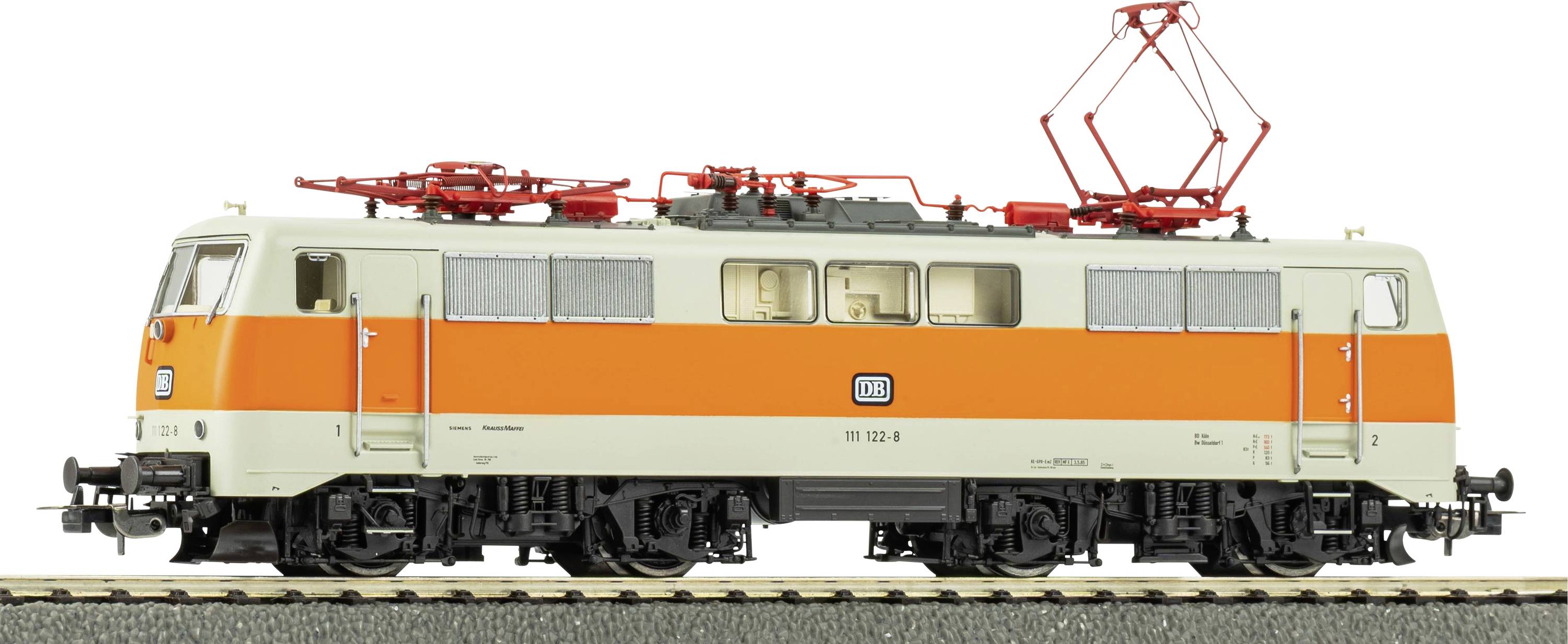 Ein Modell einer deutschen Lokomotive auf einer Schienenstrecke, das ein orange- und cremefarbenes Farbschema mit ausgefahrenen Stromabnehmer für Stromversorgung aufweist.