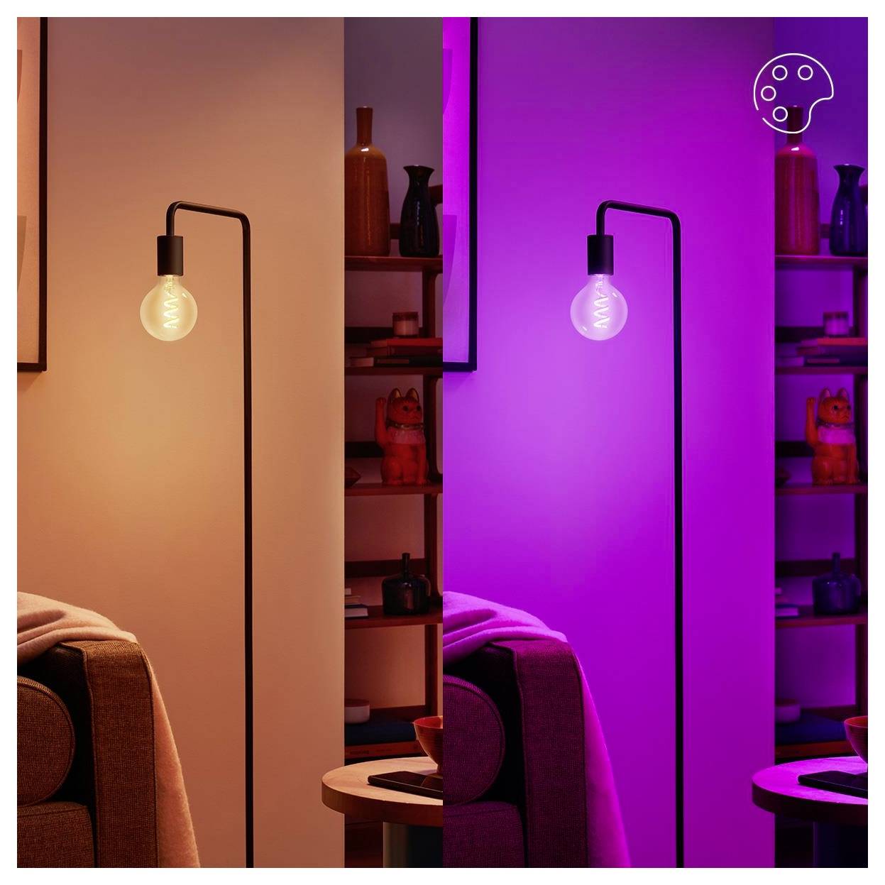 Eine moderne Stehlampe strahlt auf der linken Seite warmes Licht und auf der rechten Seite lila Licht in einem gemütlichen Wohnzimmer mit Regalen und Dekorationselementen.