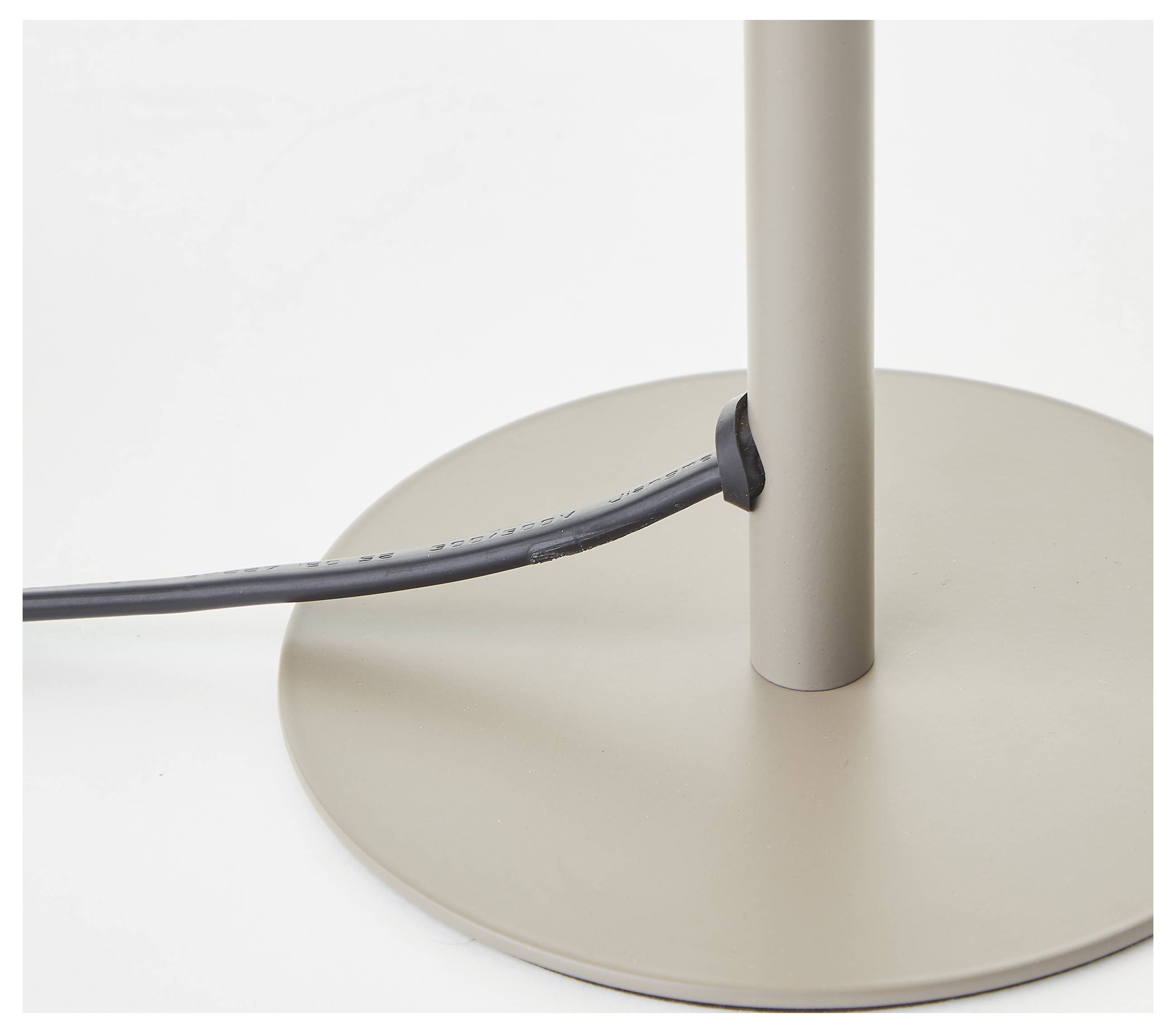 Ein brauner Lampensockel mit einem Netzkabel, das aus einem Schlitz herausragt, vor einem weißen Hintergrund.