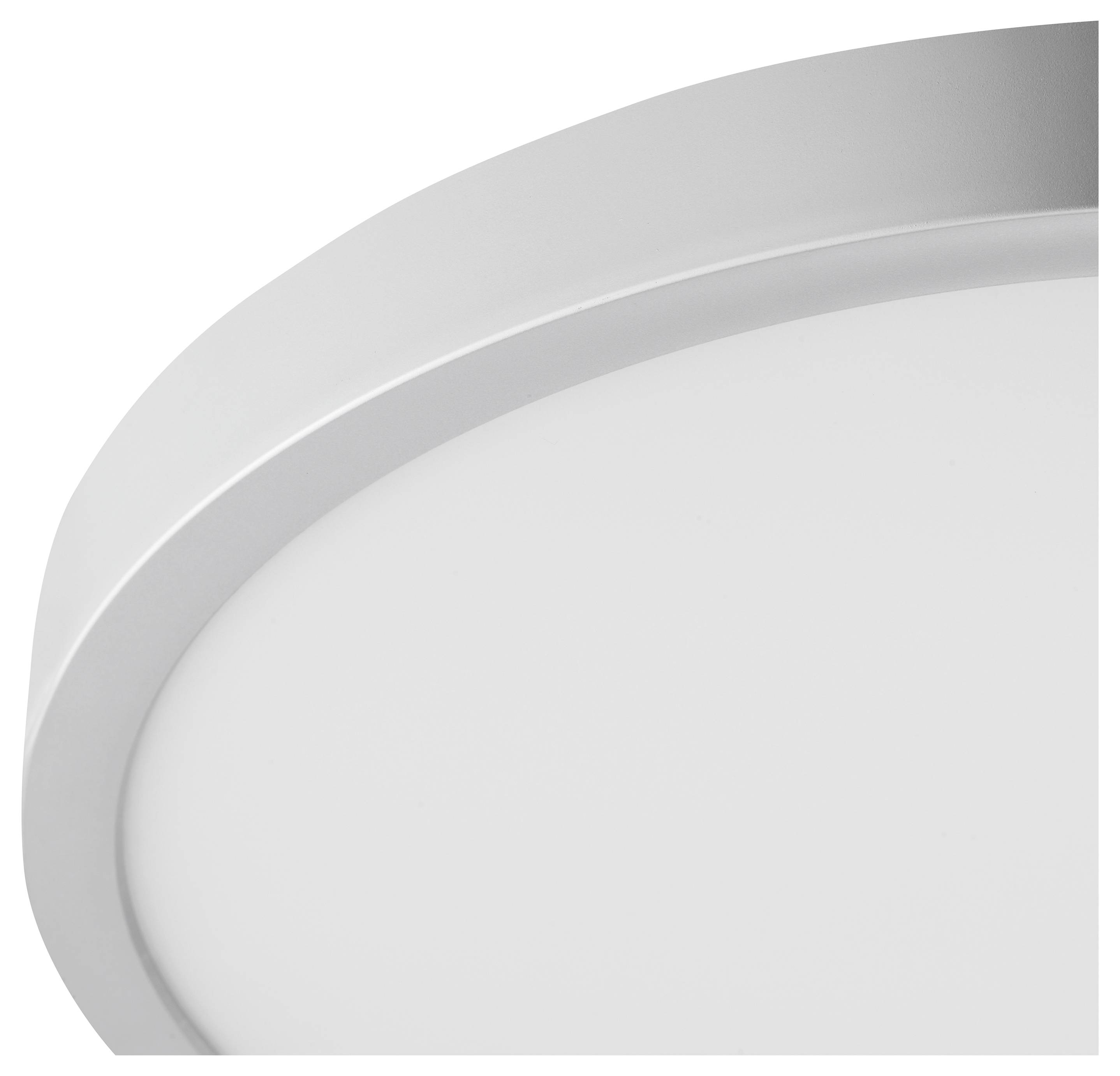Eine Nahaufnahme einer modernen, runden, weißen Deckenleuchte mit einer schlanken silbernen Kante.