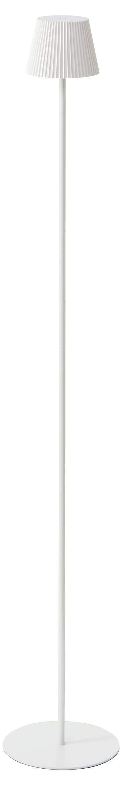 Eine hohe, weiße Stehlampe mit einem schlanken, geraden Ständer und einem plissierten Lampenschirm.