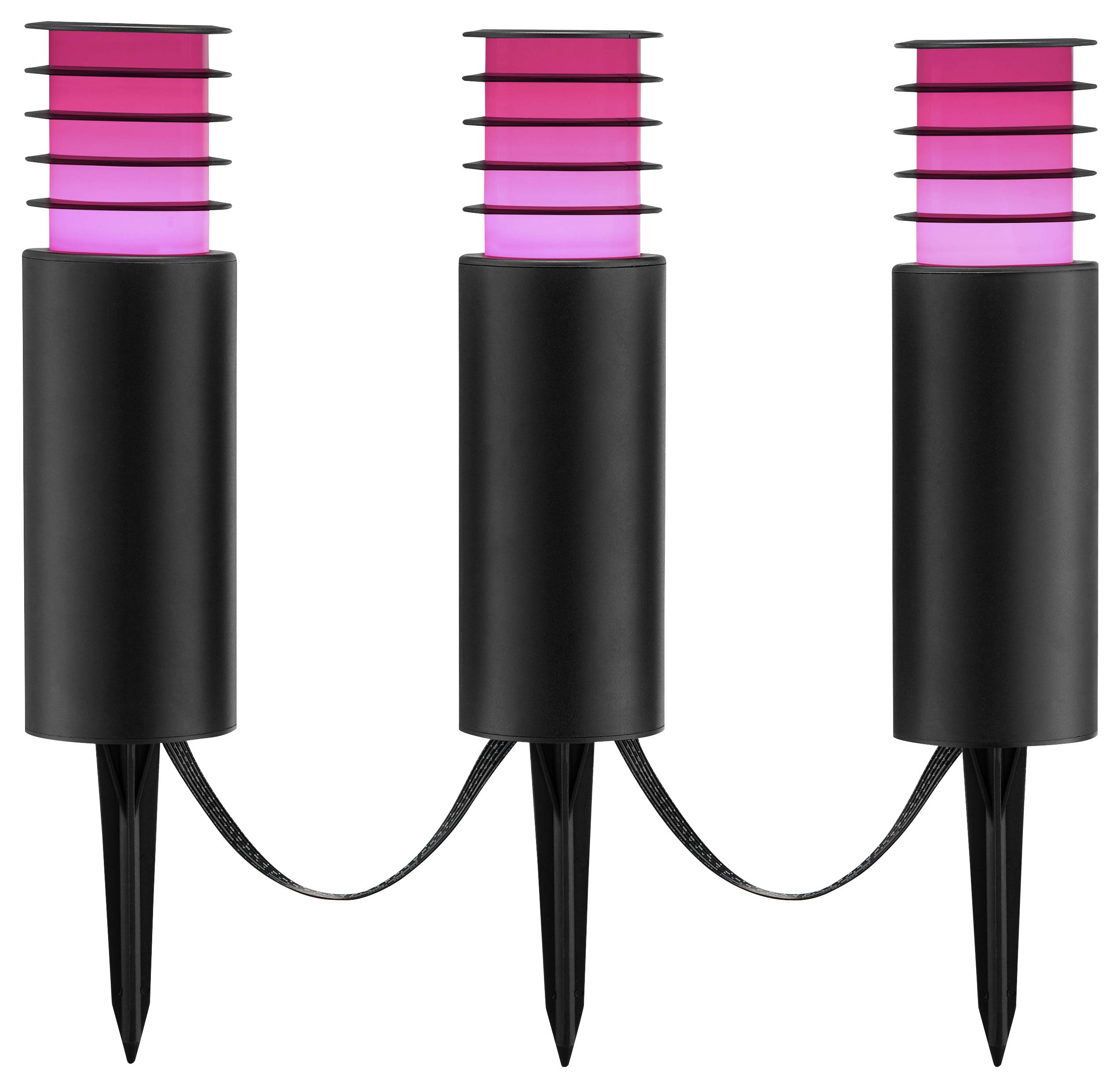 Drei schwarze, zylindrische Außenleuchten mit rosa Leuchteffekt, durch ein schwarzes Kabel miteinander verbunden, jeweils auf einem Erdspieß für die Gartenplatzierung montiert.