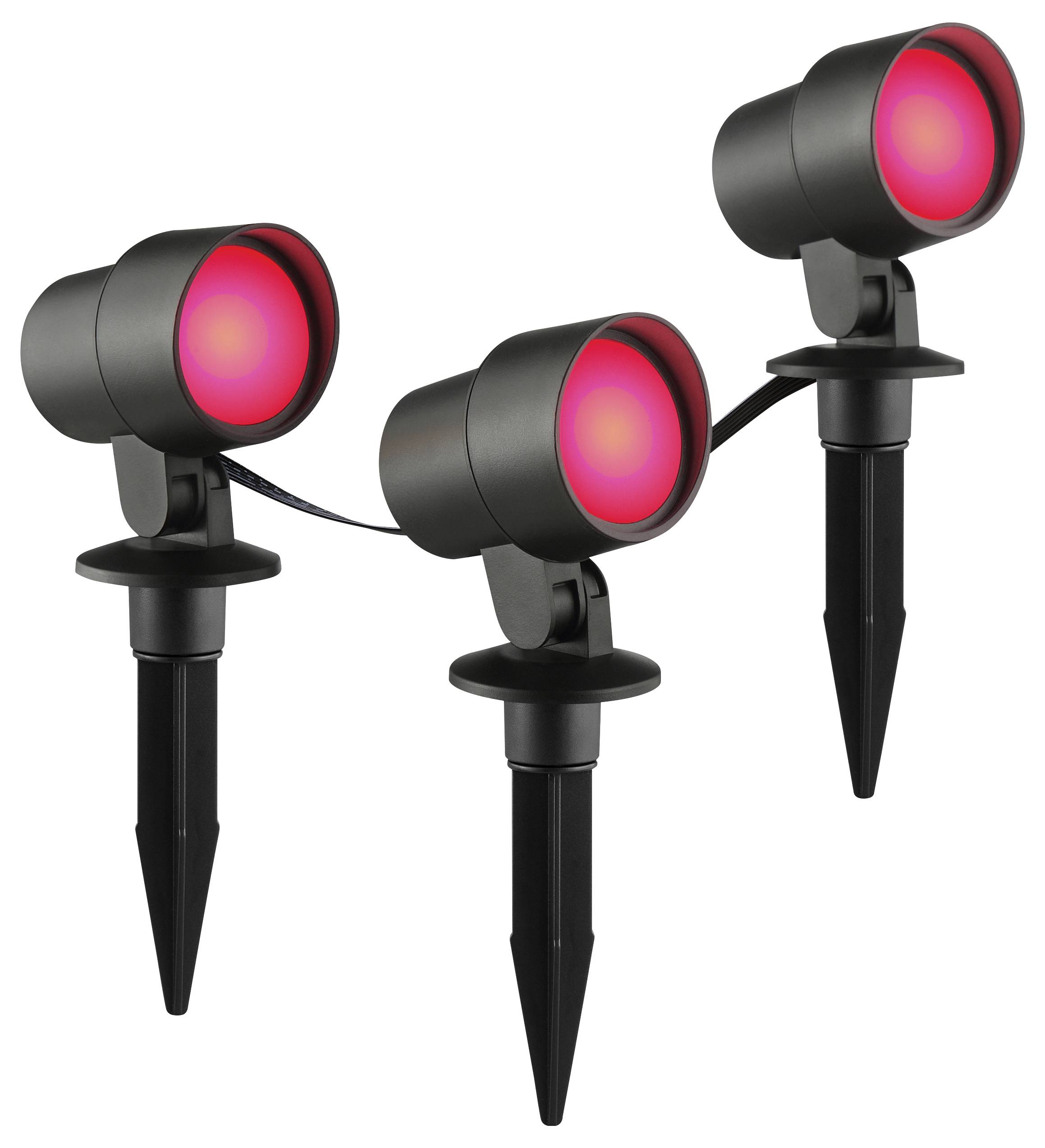 Drei schwarze Gartenlampen mit roten leuchtenden Linsen, auf Erdspieße montiert für die Außeninstallation, durch Kabel verbunden.