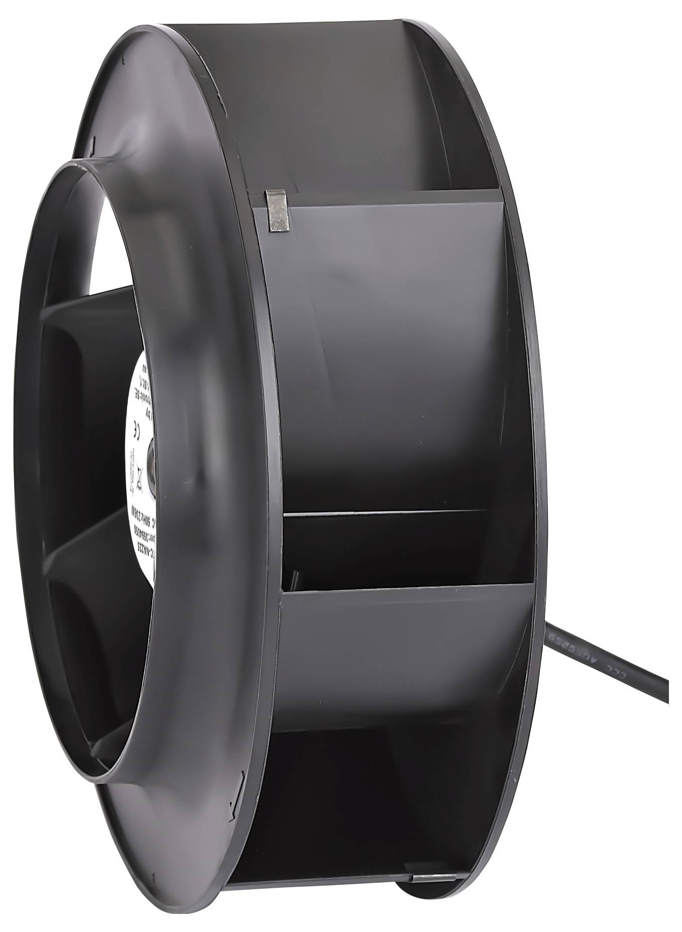 Ein schwarzer, zylindrischer Kühlventilator mit gebogenen Blättern und einem Anschlussdrakt.