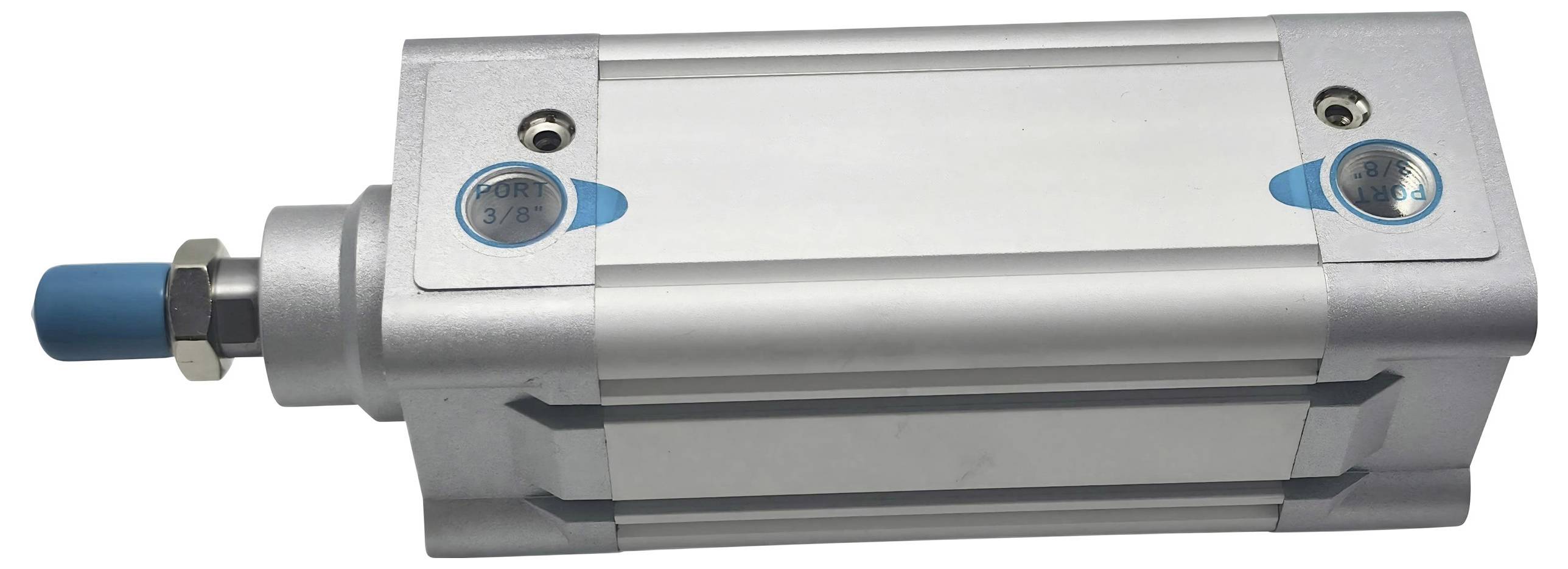 Ein metallischer pneumatischer Zylinder mit einer blauen Kappe auf der Kolbenstange, der in Industriemaschinen zur Erzeugung von Linearbewegungen verwendet wird.