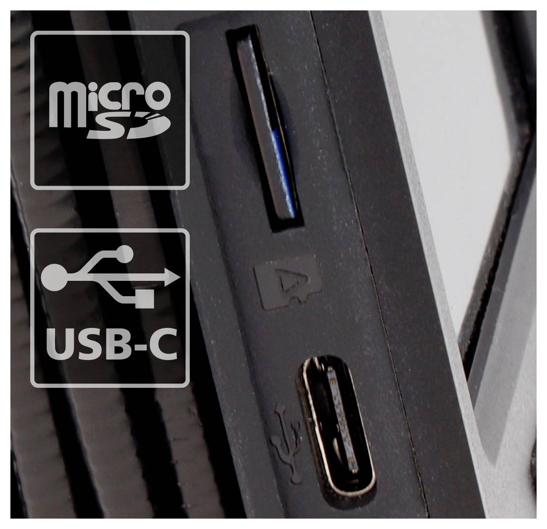 Nahaufnahme eines Geräts mit einem USB-C- und einem microSD-Anschluss.