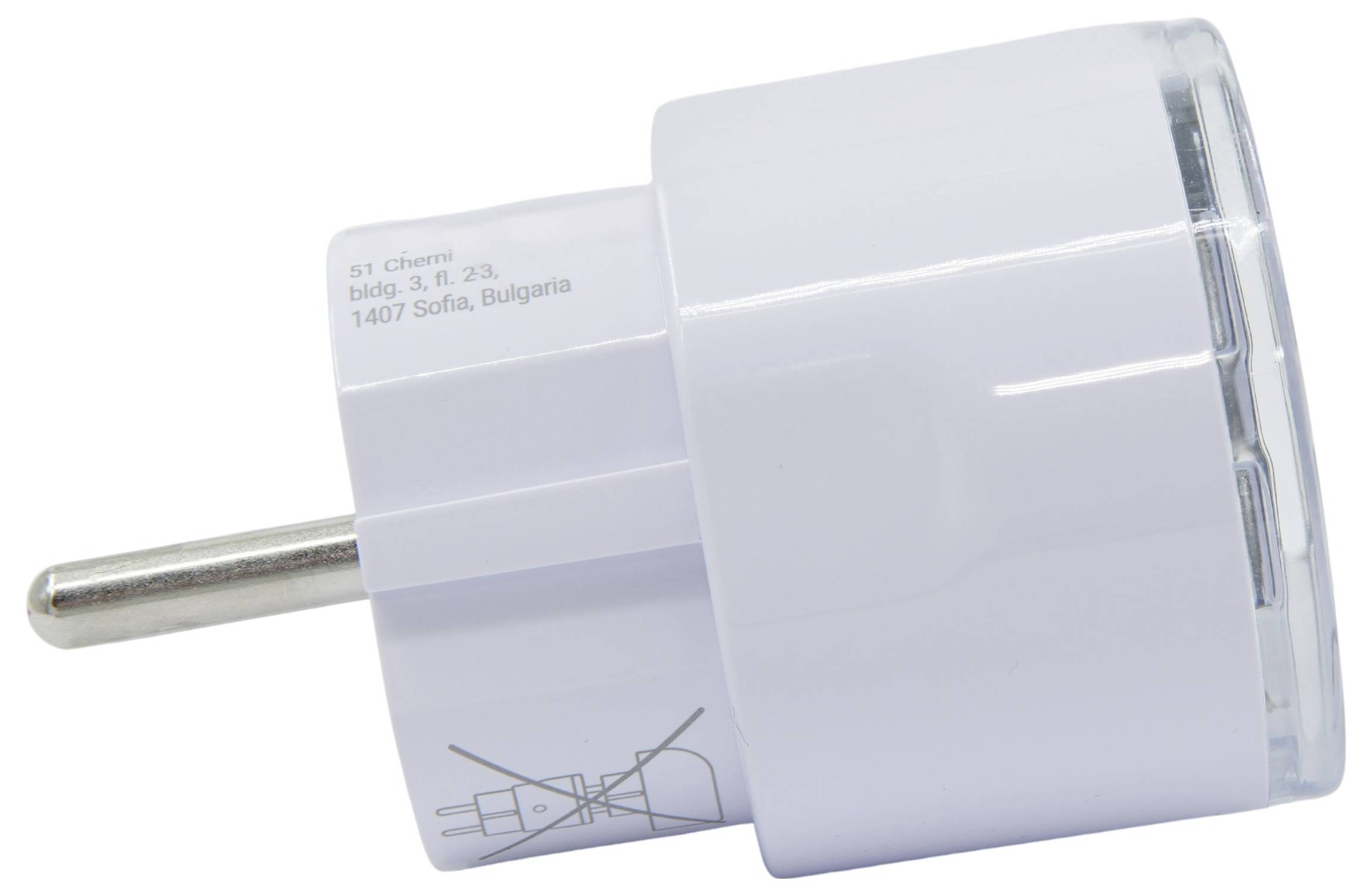 Ein weißer Steckdosenadapter mit europäischem Rundstift-Design, mit transparentem Außengehäuse und einem Etikett mit Textangaben auf der Seite.