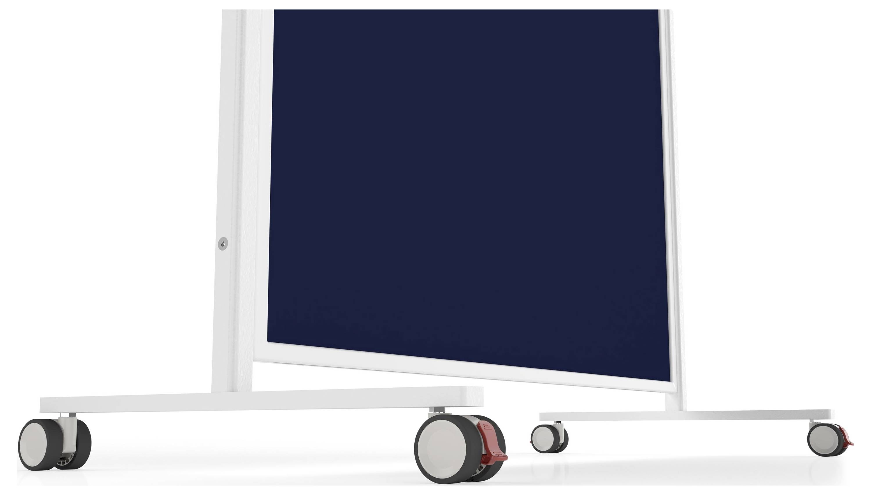 Nahaufnahme eines beweglichen Whiteboards mit blauer Oberfläche auf weißem Rahmen, mit roten und weißen Rädern auf sauberer weißer Oberfläche.