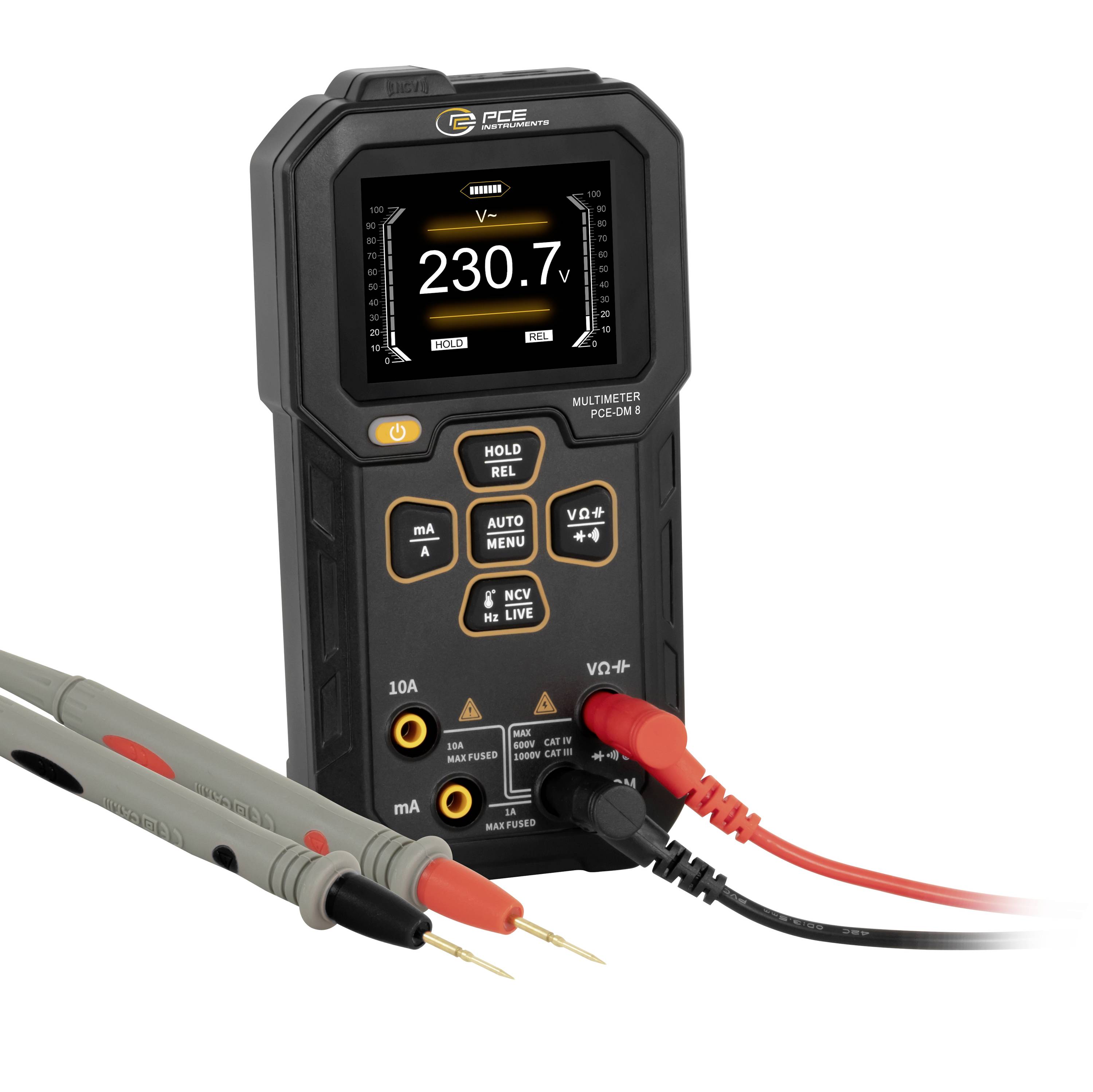 Das digitale Multimeter zeigt 230,7 Volt AC an, während die Messspitzen mit den Eingangsbuchsen verbunden sind.
