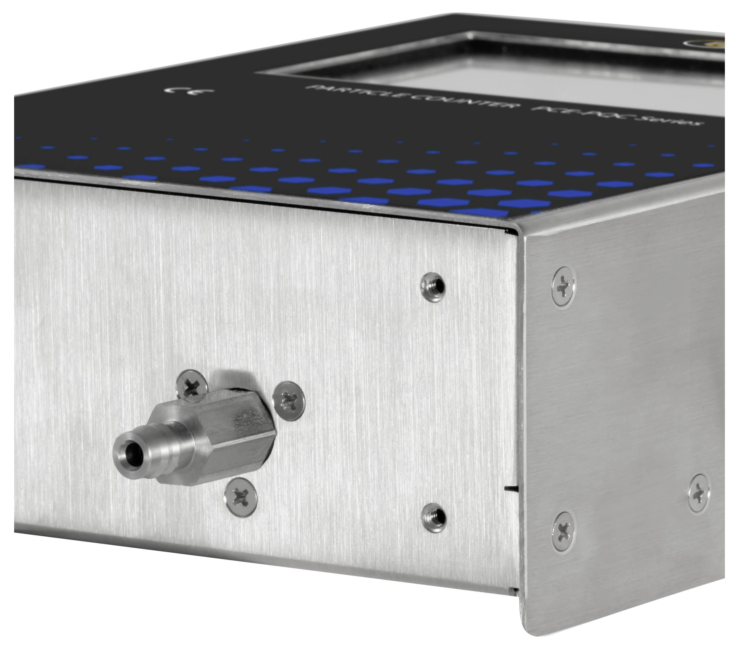 Edelstahlgehäuse für elektronische Geräte mit einem vorderen Metallsteckerport und einem schwarzen Oberfeldpanel mit blauem Punktmuster.