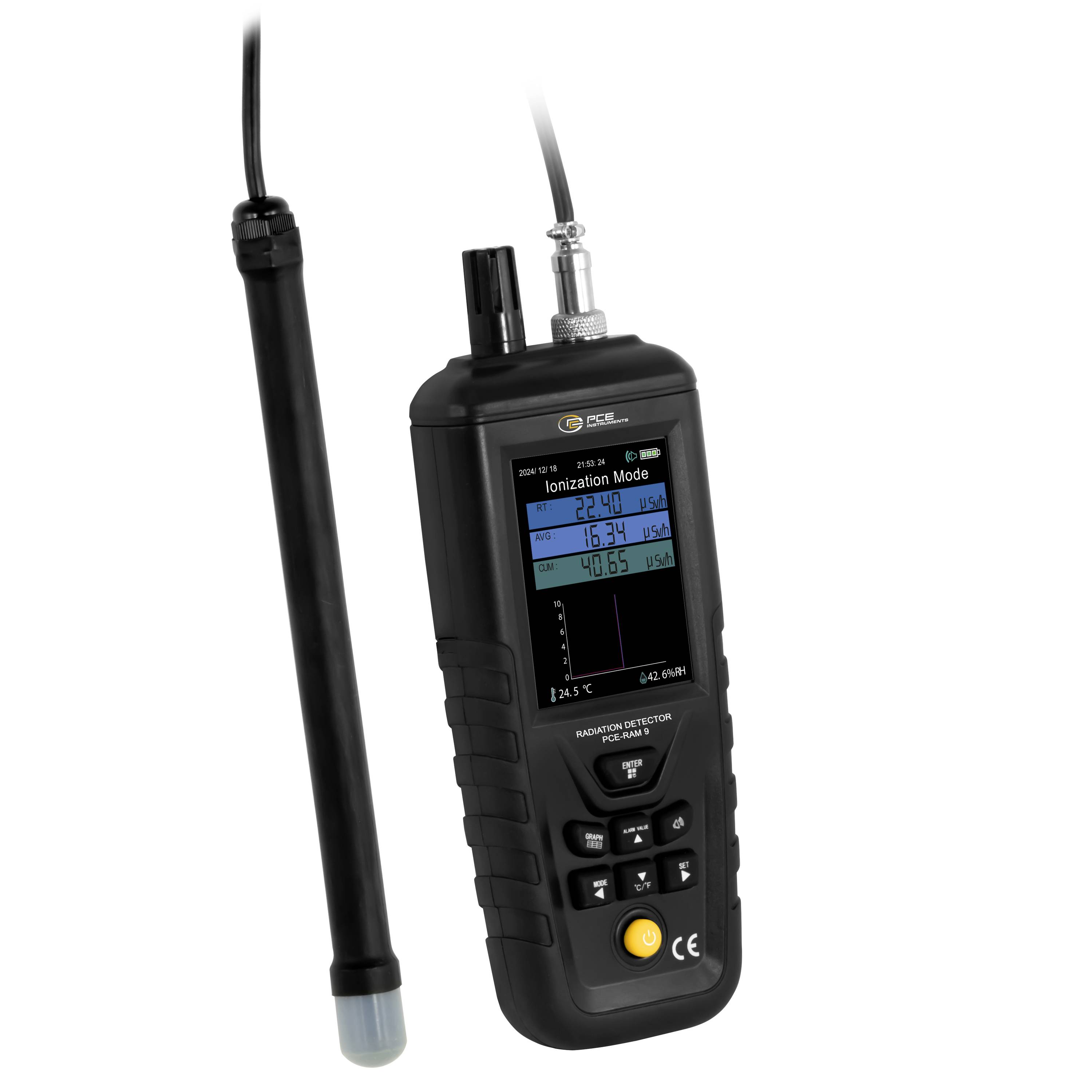 Tragbarer Strahlungsdetektor mit angebrachter Sonde, die den Ionisationsmodus und Messwerte auf dem Bildschirm anzeigt.