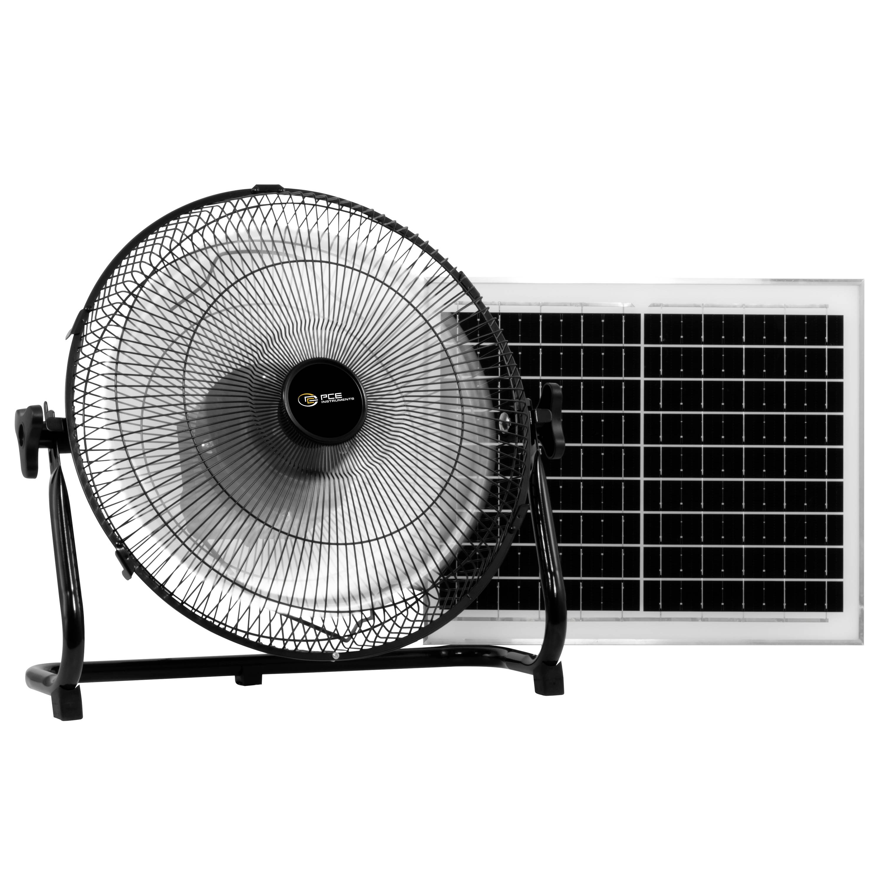Schwarzer Metallfußlüfter vor einem rechteckigen Solarpanel, das einen solarbetriebenen Lüfter suggeriert.