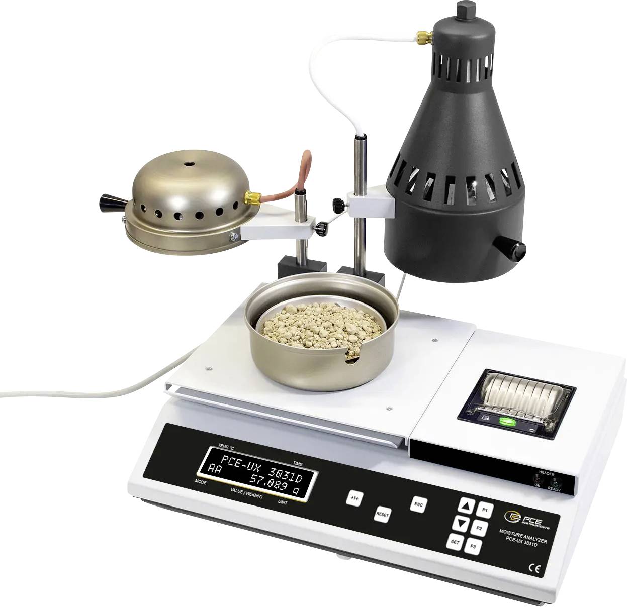 Ein Feuchteanalysator mit digitaler Anzeige misst den Feuchtigkeitsgehalt einer Getreidprobe in einer runden Metallschale.