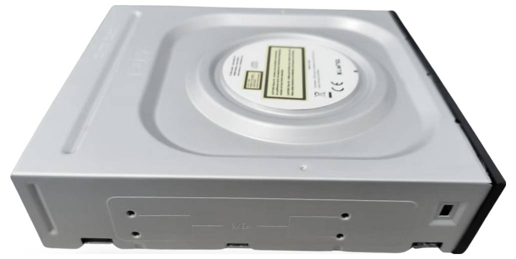 Ein silbernes internes DVD-Laufwerk mit schwarzer Frontblende, das zum Lesen und Schreiben von CDs und DVDs in Computern verwendet wird.