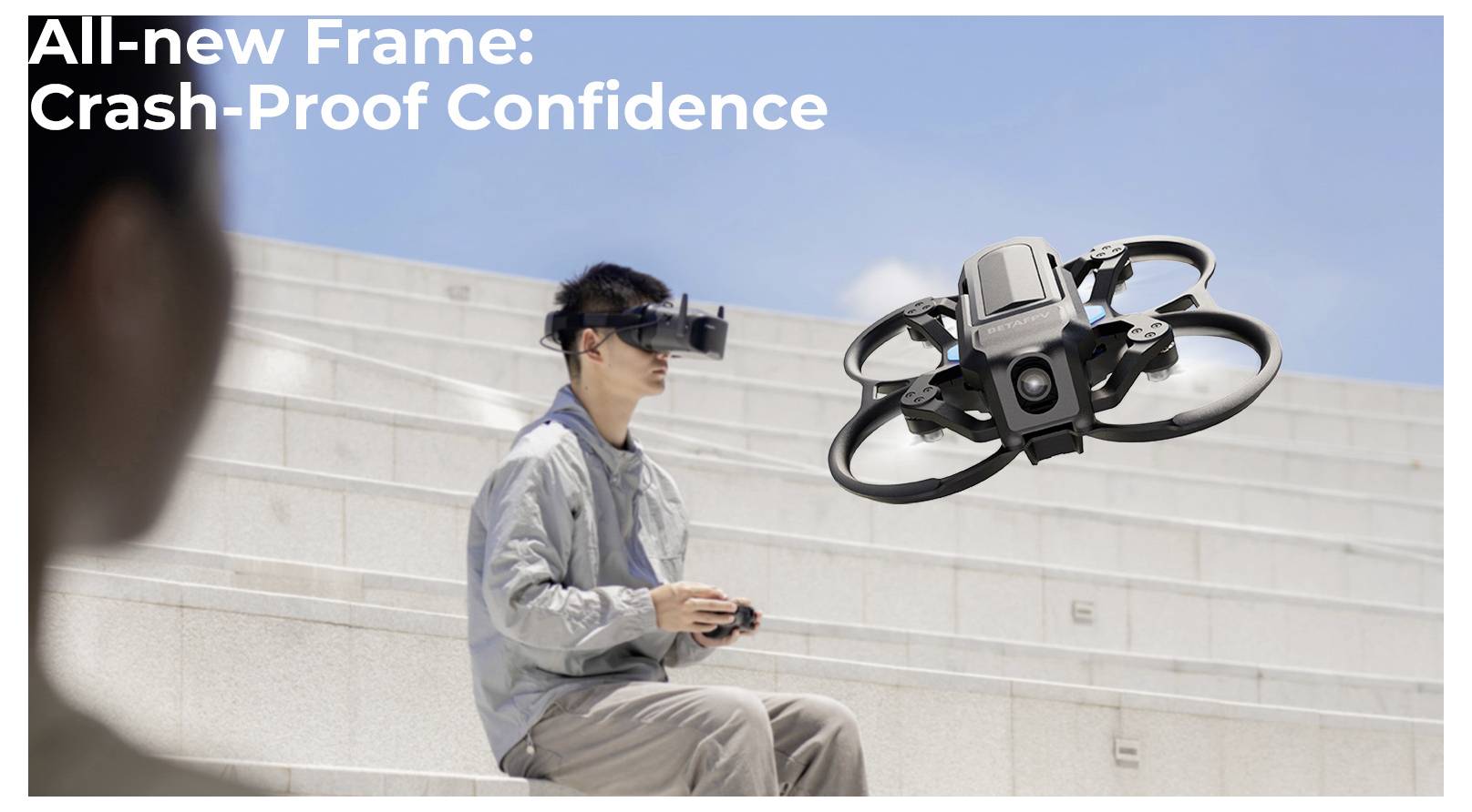 Eine Person, die ein VR-Headset trägt, steuert eine fliegende Kameradrohne im Freien, mit dem Text „All-new Frame: Crash-Proof Confidence" in der Ecke.