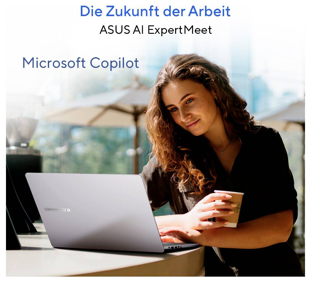 Frau arbeitet mit Laptop im Freien, hält einen Kaffeebecher. Text im Bild: Die Zukunft der Arbeit, ASUS AI ExpertMeet, Microsoft Copilot.