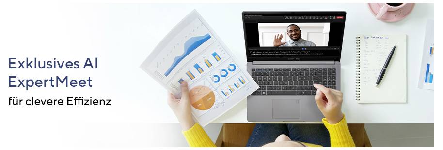 Person bei einem virtuellen Meeting auf einem Laptop-Bildschirm, während sie handschriftliche Notizen und ein Diagramm bewertet. Text: 'Exklusives AI ExpertMeet für clevere Effizienz'.