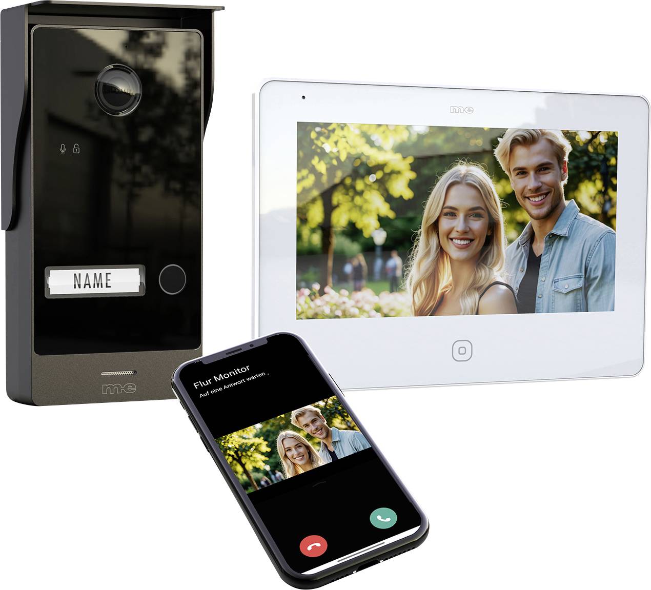 Ein Türklingelsystem mit einem Videobildschirm, auf dem zwei lächelnde Menschen im Freien zu sehen sind, und ein Smartphone, das dasselbe Bild für die Fernüberwachung anzeigt.
