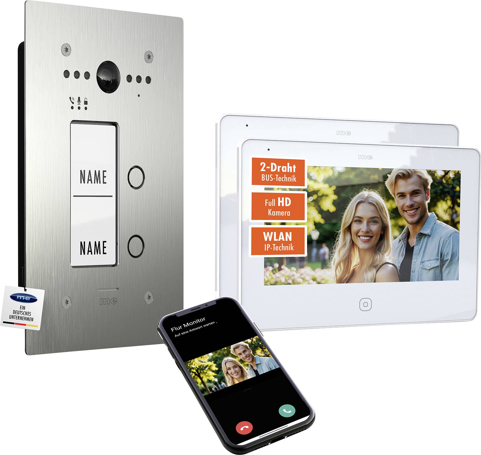 Türklingelsystem mit an der Wand angebrachtem Bedienfeld, das zwei Namen anzeigt, einem Videomonitor mit einem Paar und einem Smartphone, das denselben Video-Feed anzeigt.