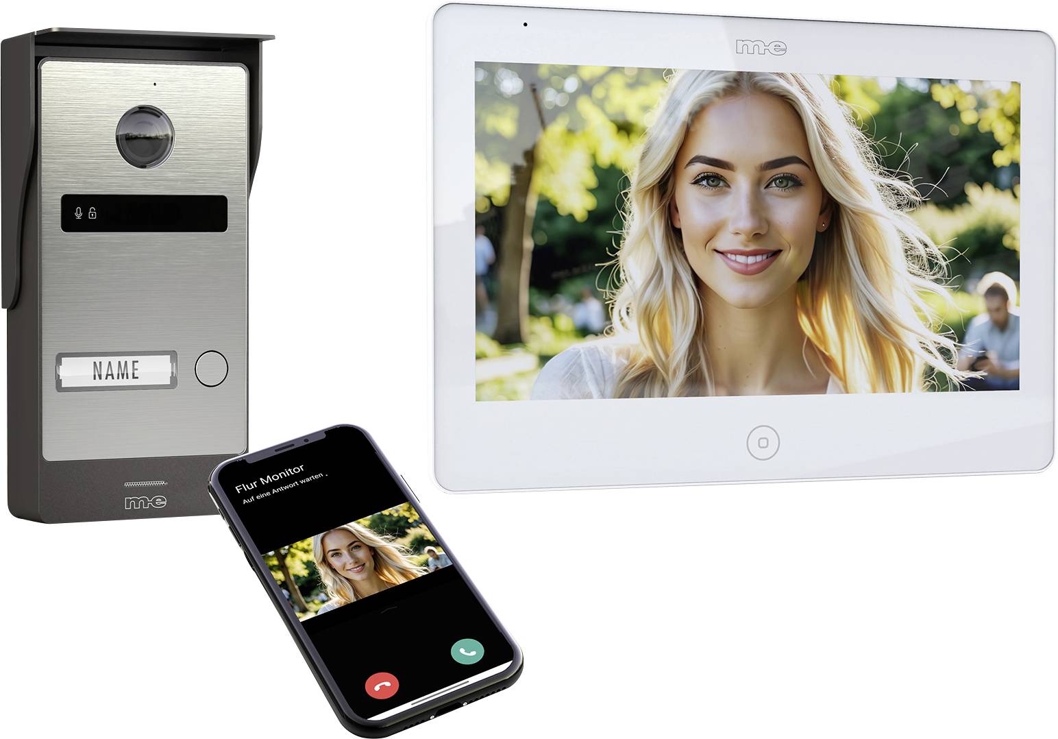 „Gegensprechanlage mit einem an der Wand montierten Bildschirm, der das Gesicht einer Frau im Freien zeigt, und einem Smartphone, das das gleiche Bild mit Anrufoptionen anzeigt.