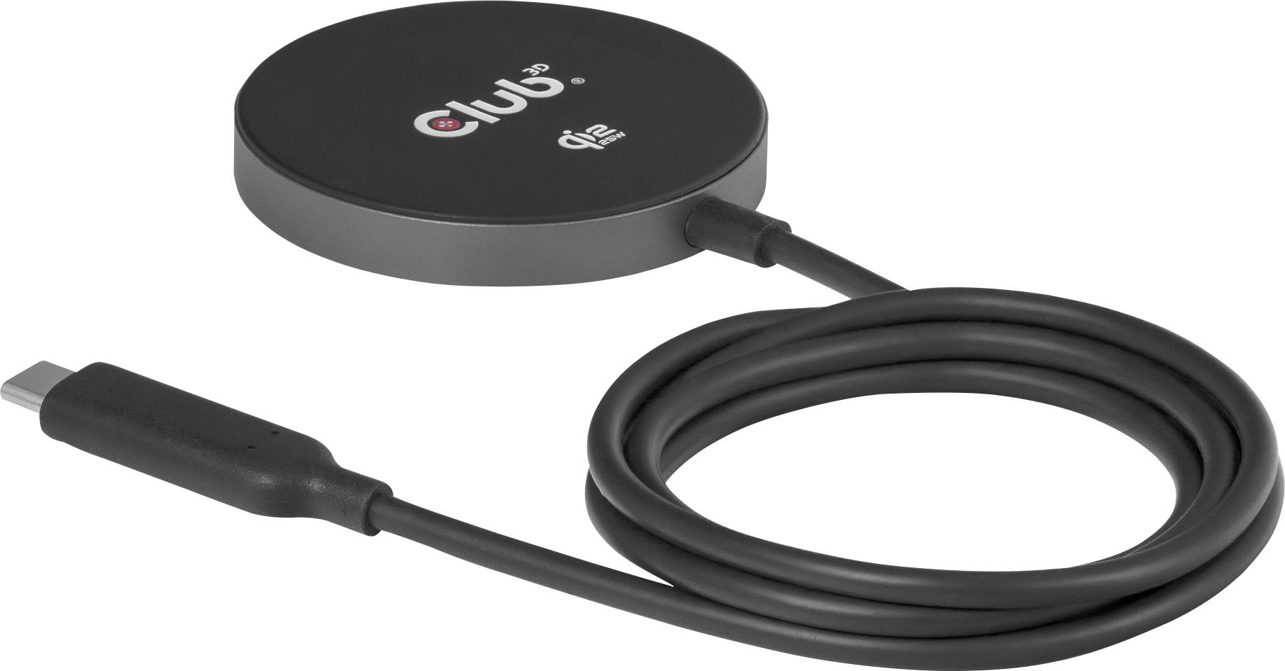 Ein schwarzes, rundes kabelloses Ladegerät mit angeschlossenem USB-C-Kabel. Das Pad zeigt das Logo „Club3D