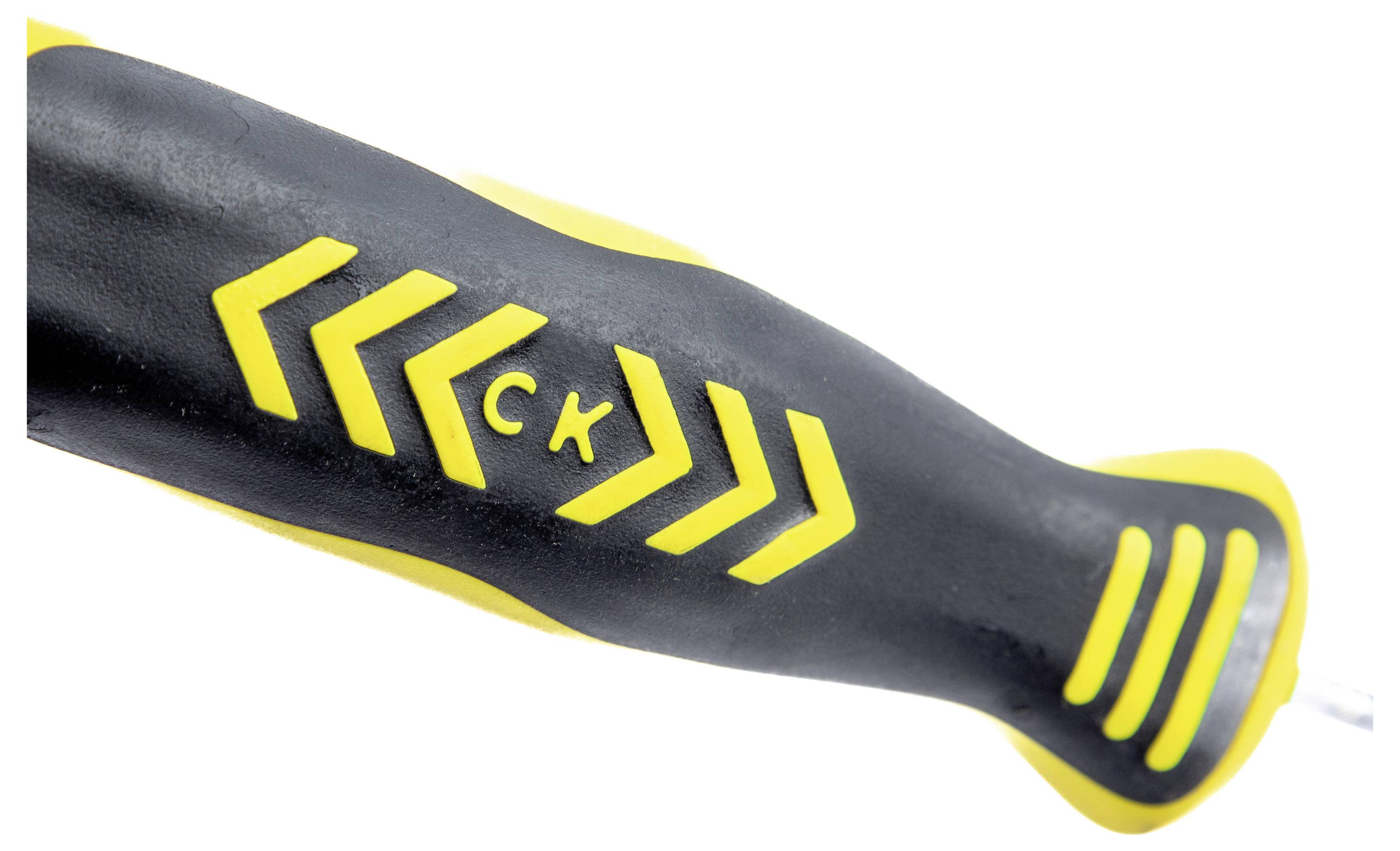 Griff eines Schraubendrehers mit gelbem und schwarzem Gummigriff mit dekorativen Chevron-Mustern und den eingeprägten Buchstaben „CK