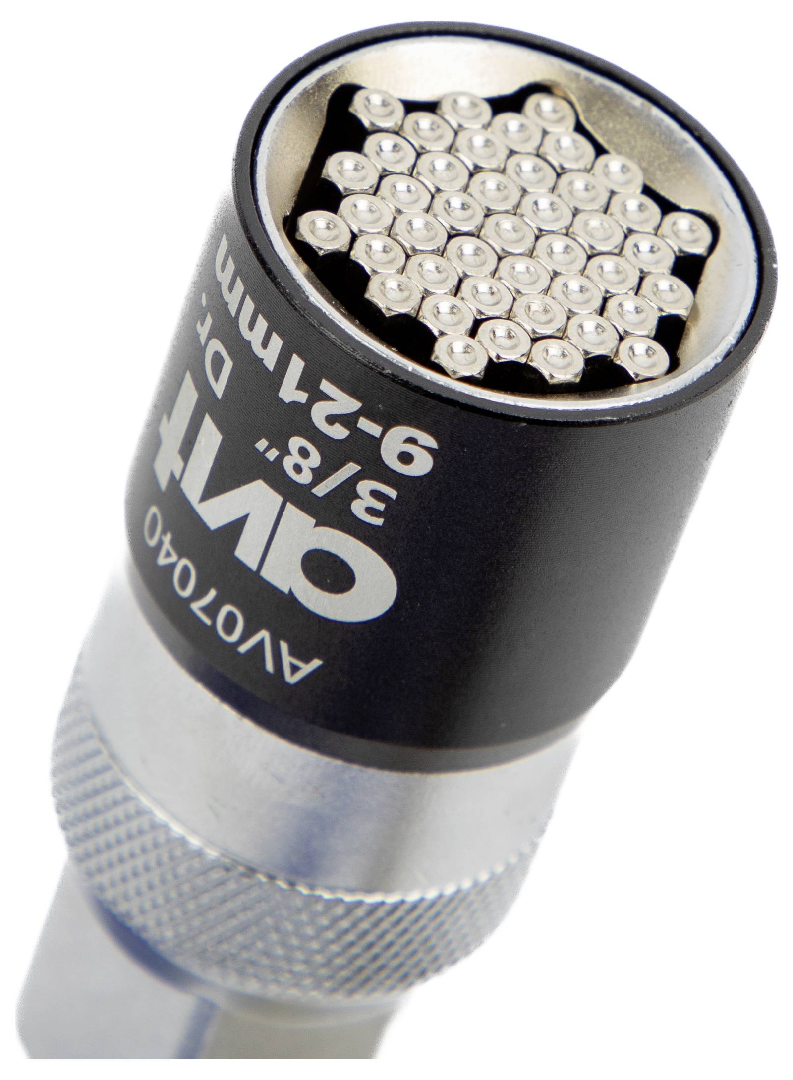 Ein universelles Steckschlüssel-Werkzeug mit mehreren Stahlstangen im Inneren, das sich verschiedenen Formen von Befestigungselementen anpassen soll.