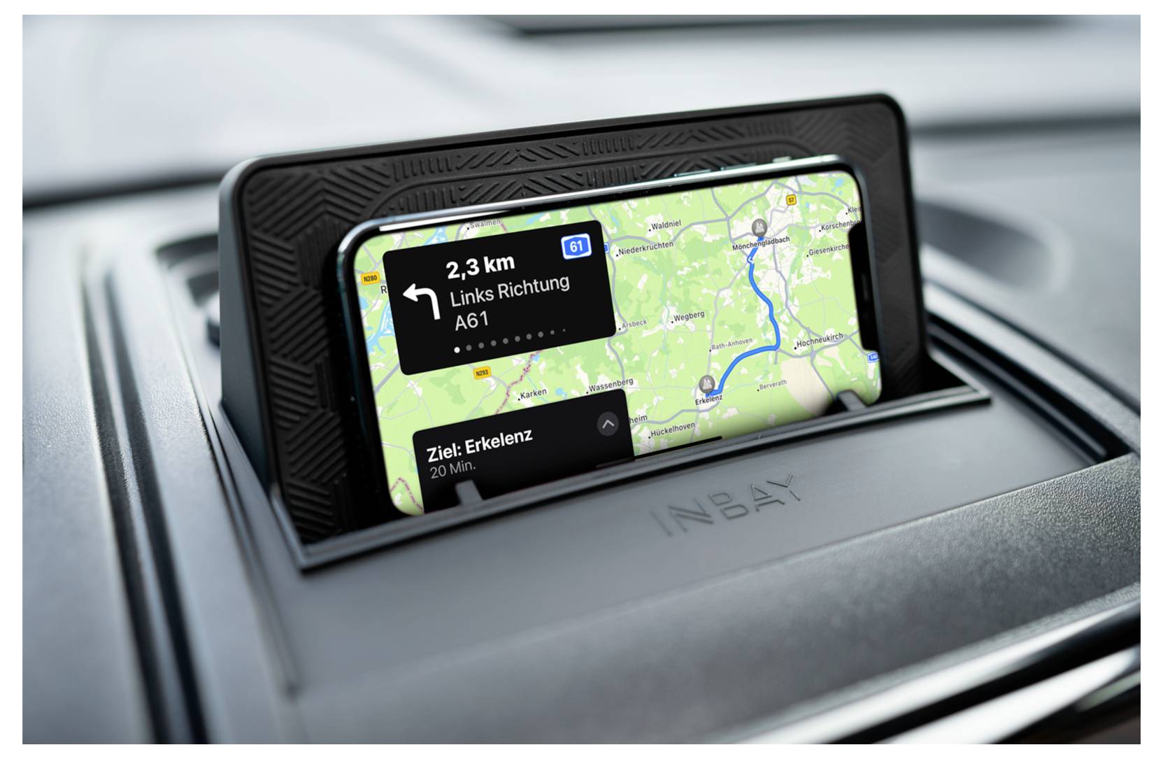 Schwarze Mittelkonsolentafel für das Auto mit USB- und AUX-Eingangsabdeckung, Ablagefach und INBAY-Branding.