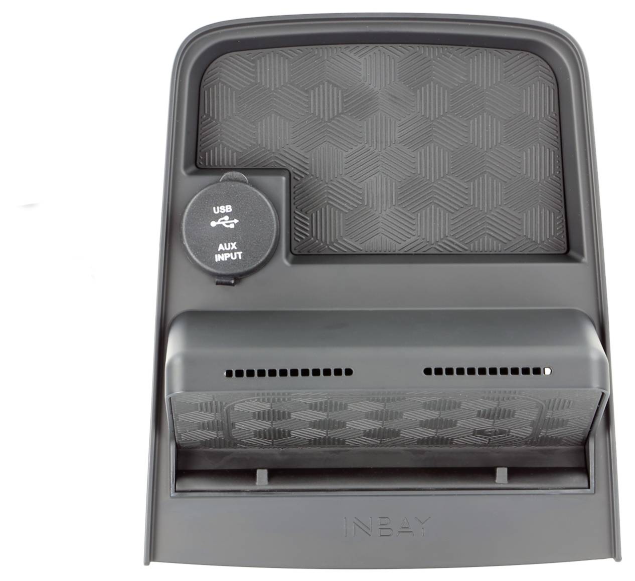 Nahaufnahme eines grauen InBay-Autokonsolen-Panels mit einer USB-/AUX-Eingangsanschlussabdeckung und einer strukturierten Ablage.