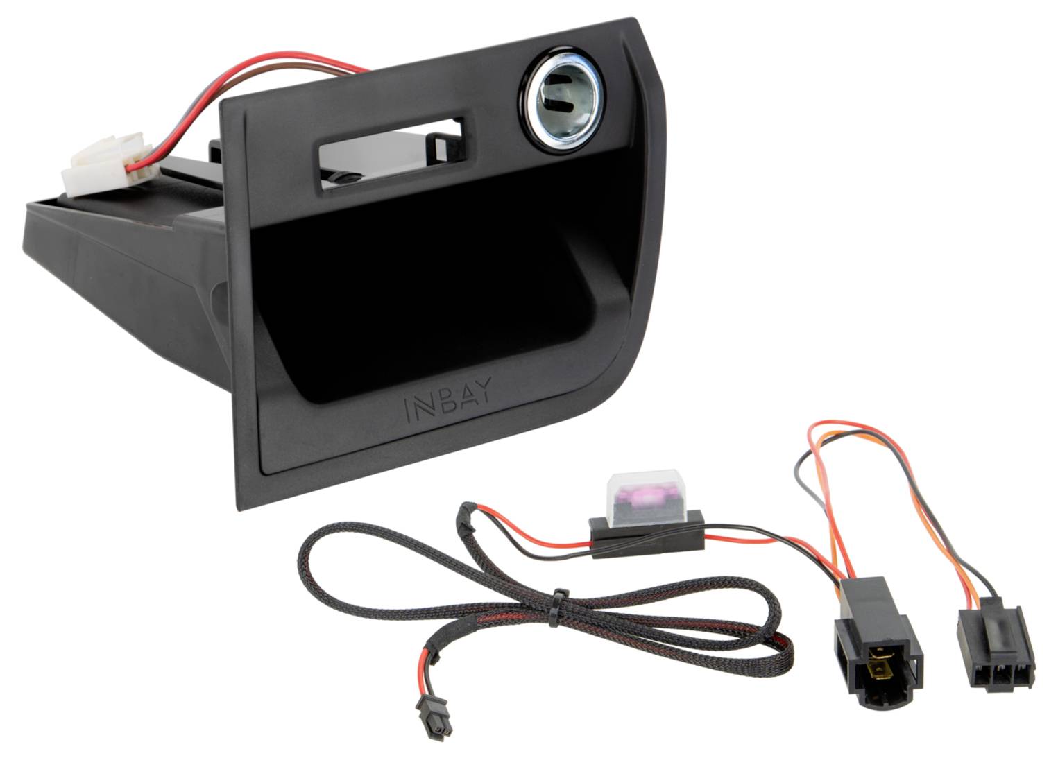 Schwarzes Auto-Armaturenbrett-Zubehör mit einer kreisförmigen 12V-Steckdose, angeschlossenem Kabelbaum und Steckern auf weißem Hintergrund.