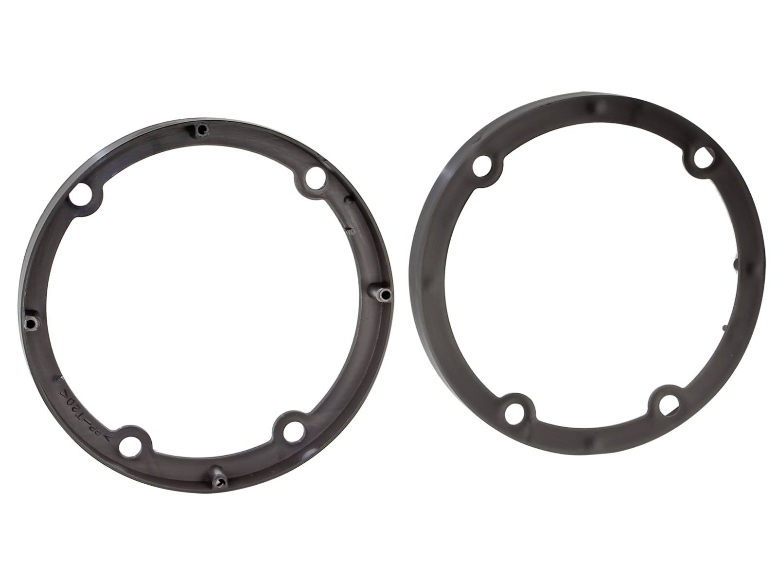 Zwei schwarze kreisförmige Befestigungsringe mit mehreren Schraubenlöchern, nebeneinander auf weißem Hintergrund gezeigt.