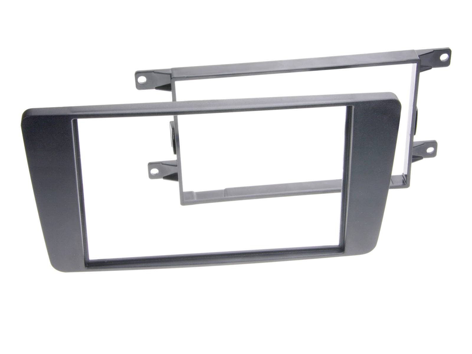 Zwei überlappende schwarze Kunststoff-Armaturenbrett-Zierleisten, wahrscheinlich für eine Autoradio- oder Infotainment-Installation.