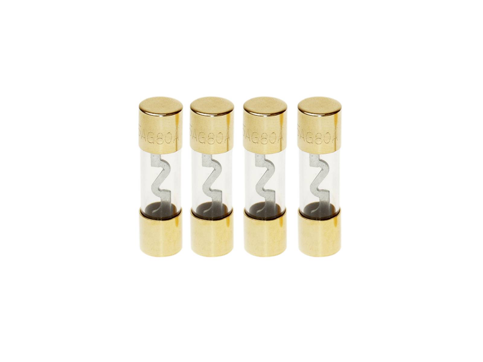 Vier Glassicherungseinsätze mit goldfarbenen Metallenden, in einer Reihe auf weißem Hintergrund angeordnet.