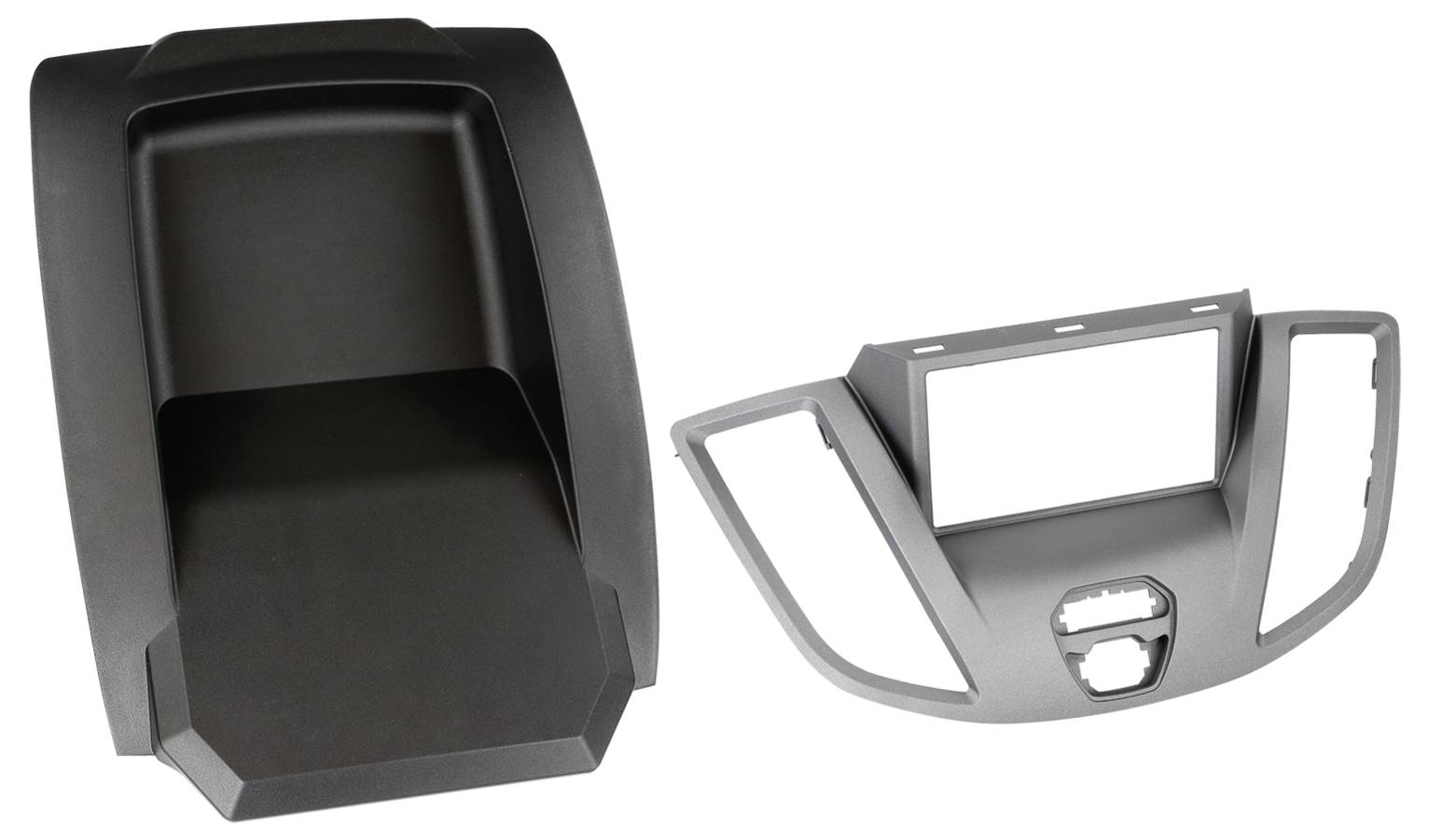 Zwei Armaturenbrett-Verkleidungsteile für Kraftfahrzeuge, ein schwarzes vertieftes Bedienfeld und eine graue mittlere Konsolenblende mit Bildschirm- und Lüftungsöffnungen.