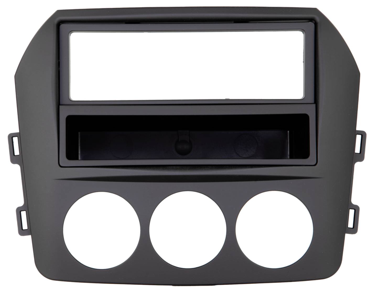 Schwarzes Armaturenbrett mit einer breiten rechteckigen Öffnung oben, einem zentralen Schlitz darunter und drei kreisförmigen Aussparungen entlang des Bodens.