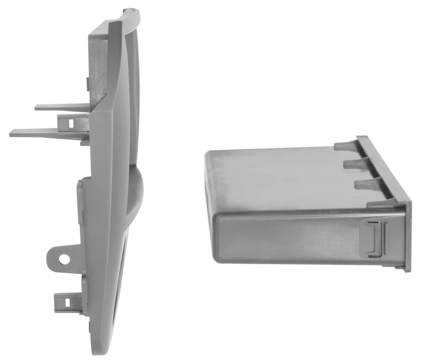 Seiten- und Frontansichten eines rechteckigen Wandsteckdosen- oder Verbindungsmoduls mit Metallmontagelaschen und Anschlüssen.