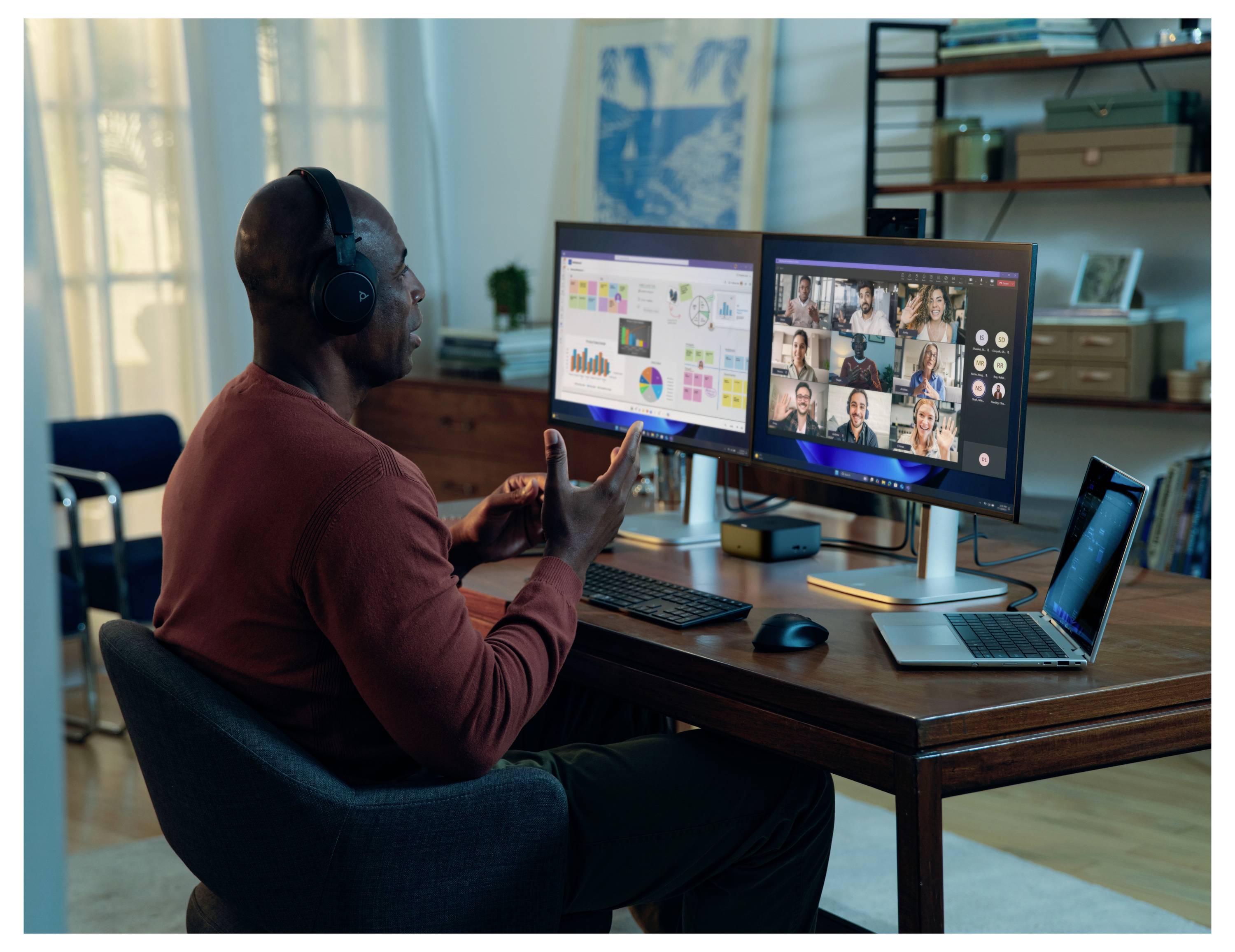 Eine Draufsicht auf einen eleganten Laptop mit einem farbenfrohen Touchpad und leuchtenden Lautsprechern, der Spielgrafiken auf dem Bildschirm anzeigt.