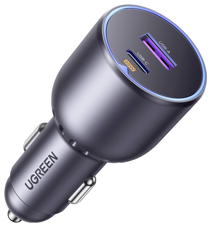 Ein metallisches UGREEN-Autoladegerät mit USB-A- und USB-C-Anschlüssen, entwickelt für schnelles Laden elektronischer Geräte.