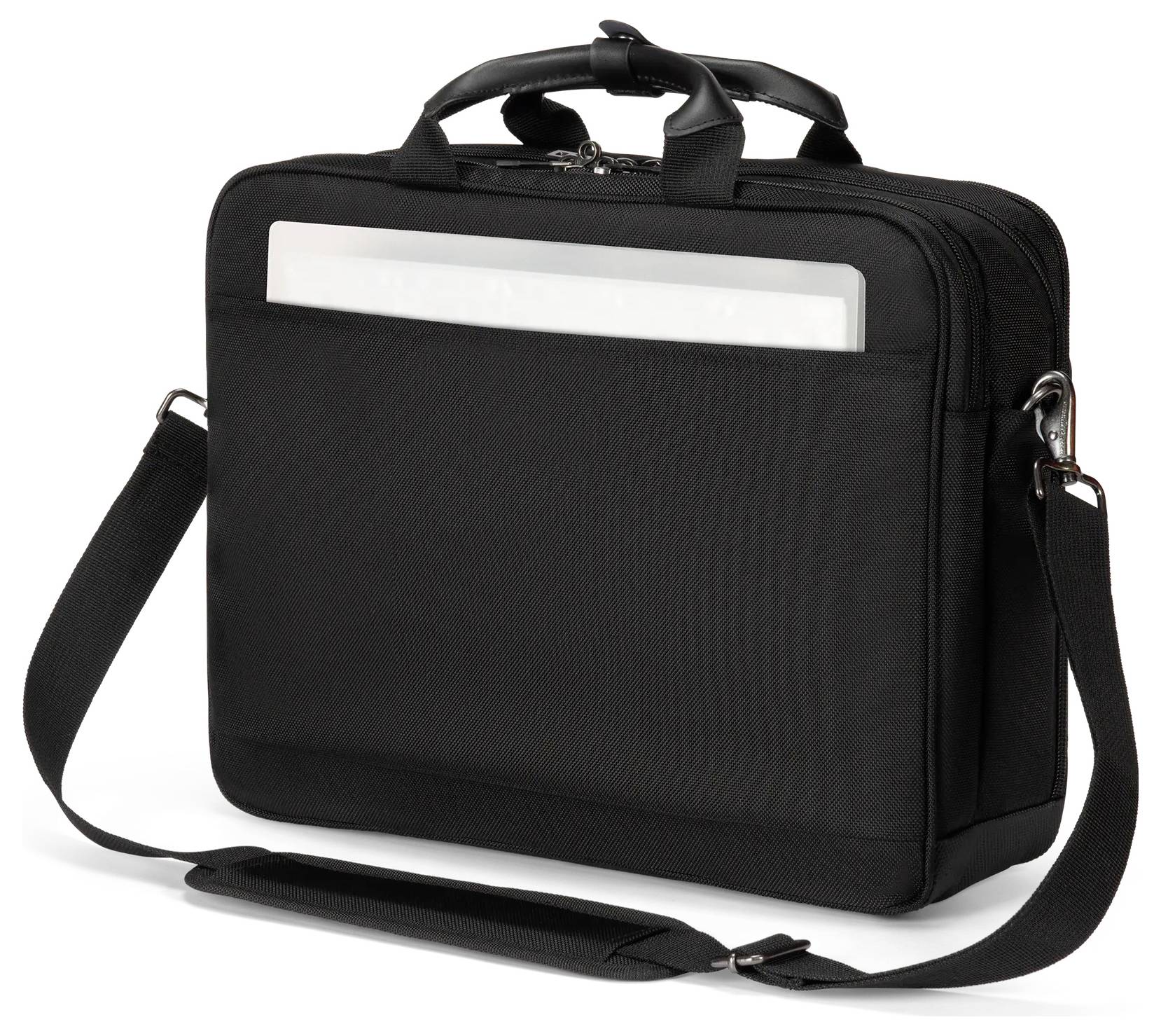 Eine schwarze Laptoptasche mit Schultergurt, mit einer Vordertasche, in der ein sichtbarer Laptop zu sehen ist.