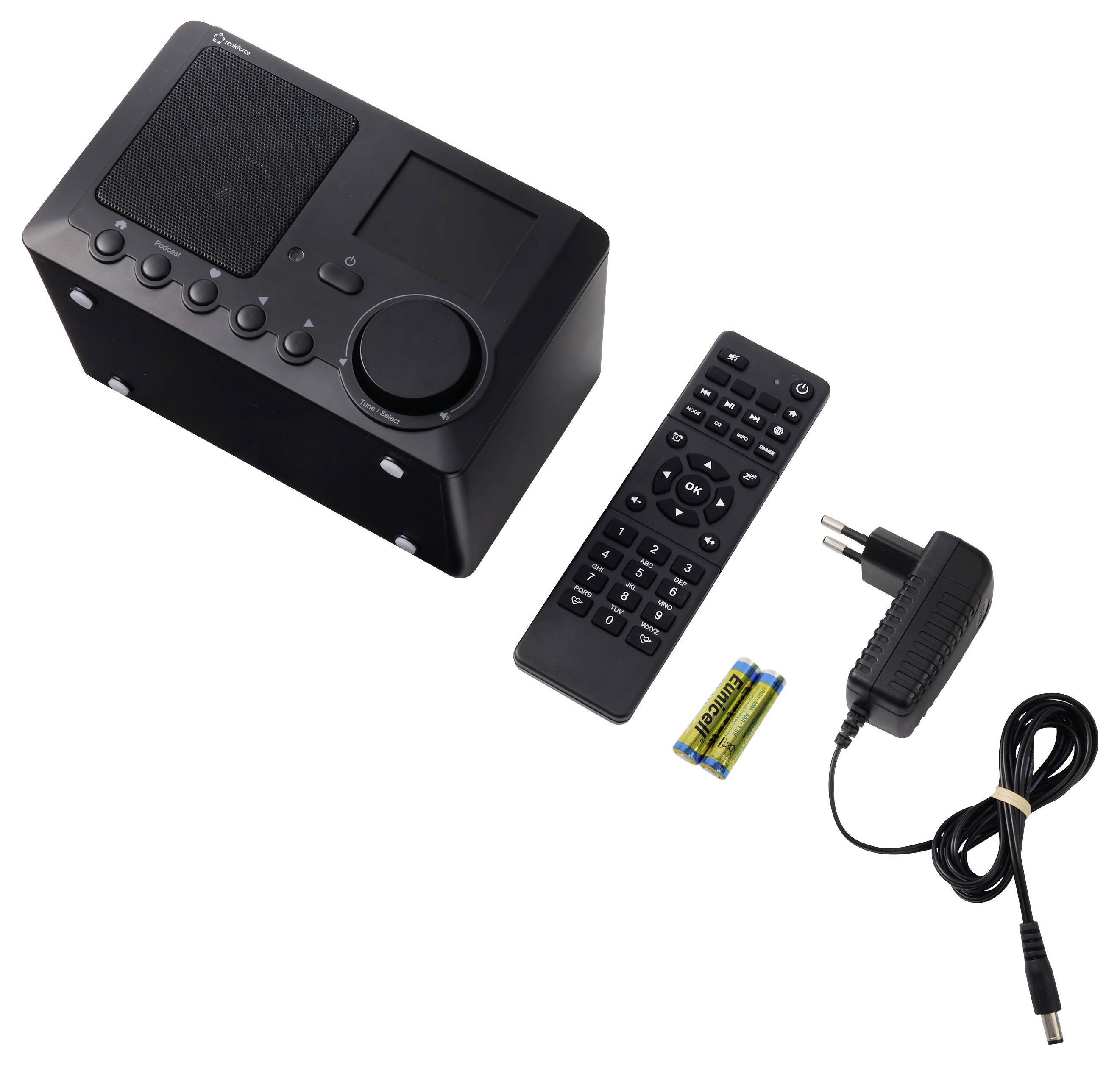 Schwarzes Tischradio mit Abstimmregler, Tasten und Lautsprecher, gezeigt mit Fernbedienung, Batterie, Netzteil und Kabel auf weißem Hintergrund.