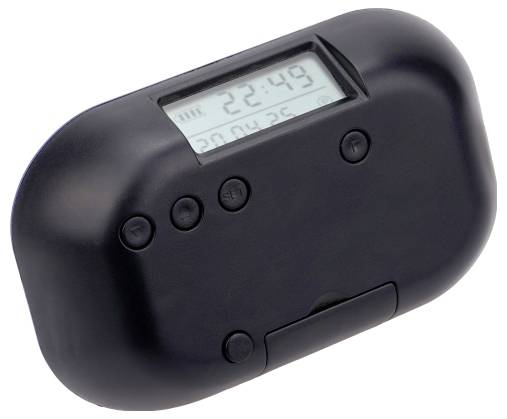Eine schwarze digitale Uhr, die '22:49' anzeigt, und ein Kalenderdatum auf einem LCD-Bildschirm, mit mehreren Steuertasten unterhalb der Anzeige.