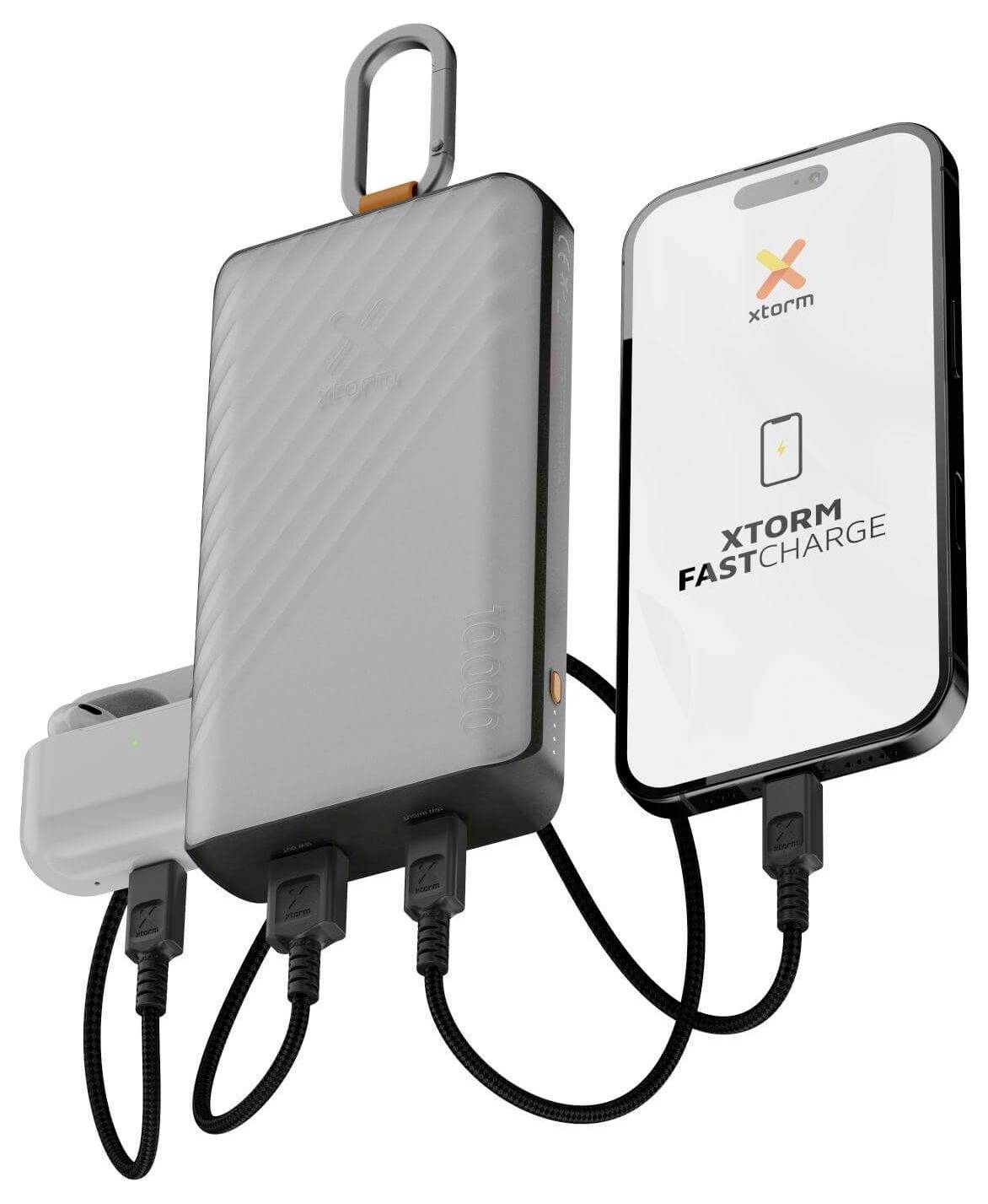 Eine Powerbank mit drei angeschlossenen Geräten, die ihre Multi-Lade-Funktionen demonstriert. Die Geräte umfassen ein Telefon, ein Tablet und Kopfhörer.