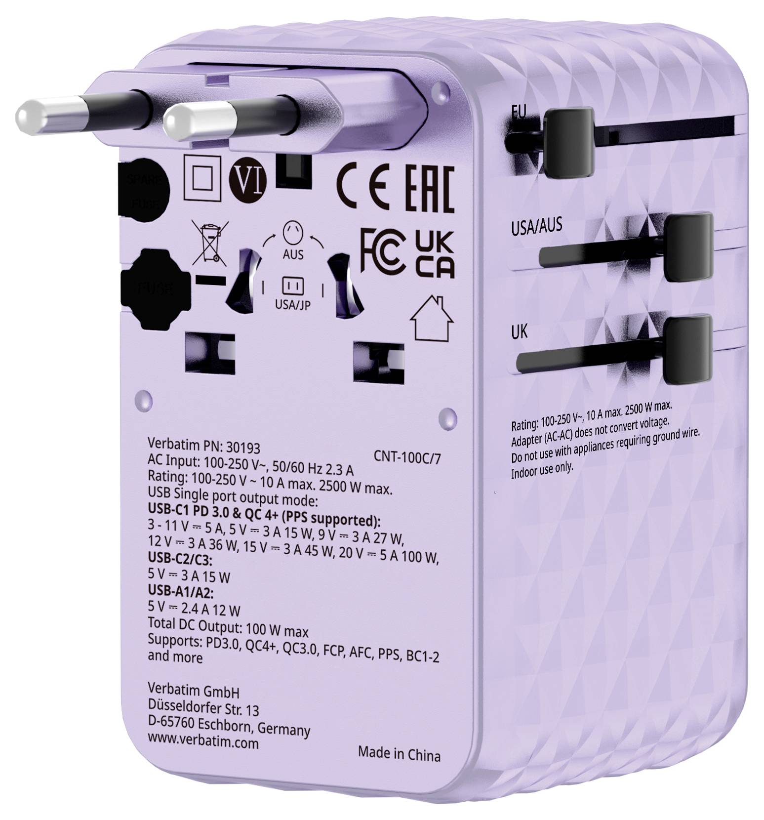 Violetter Verbatim Universal-Reiseadapter mit Schiebereglern für EU-, USA/AUS- und UK-Stecker sowie aufgedruckten Spannungs- und USB-Ladespezifikationen.