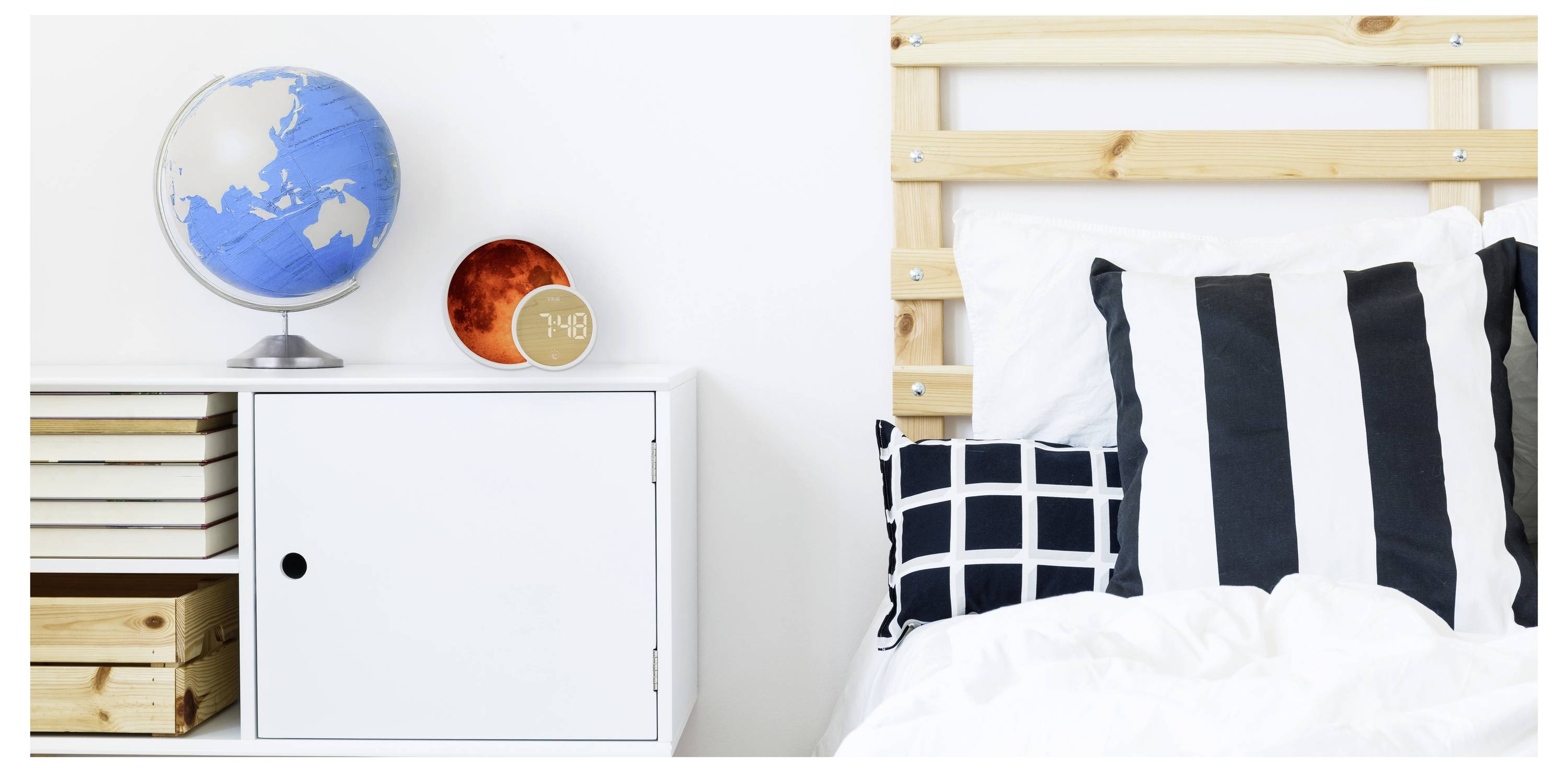 TFA Dostmann 60.2050.02 Quarz Wecker Weiß Alarmzeiten 1 USB Anschluss