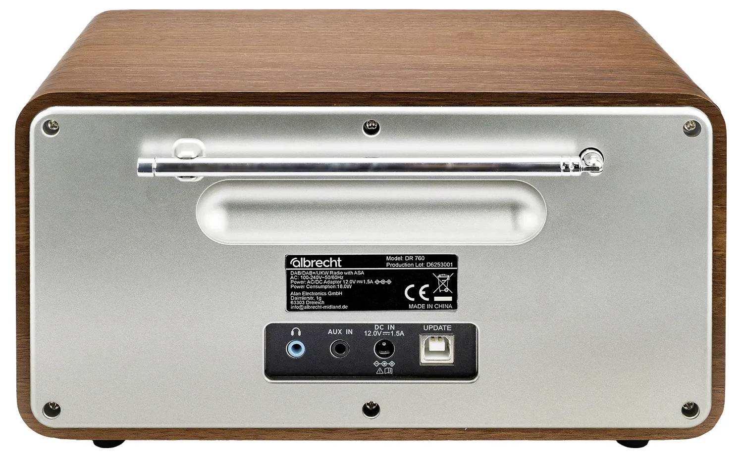 Das Bild zeigt die Rückseite eines Radios im Retro-Stil mit Holzausführung, das Audioeingänge, einen Stromanschluss und ein Steuerkennzeichen aufweist.