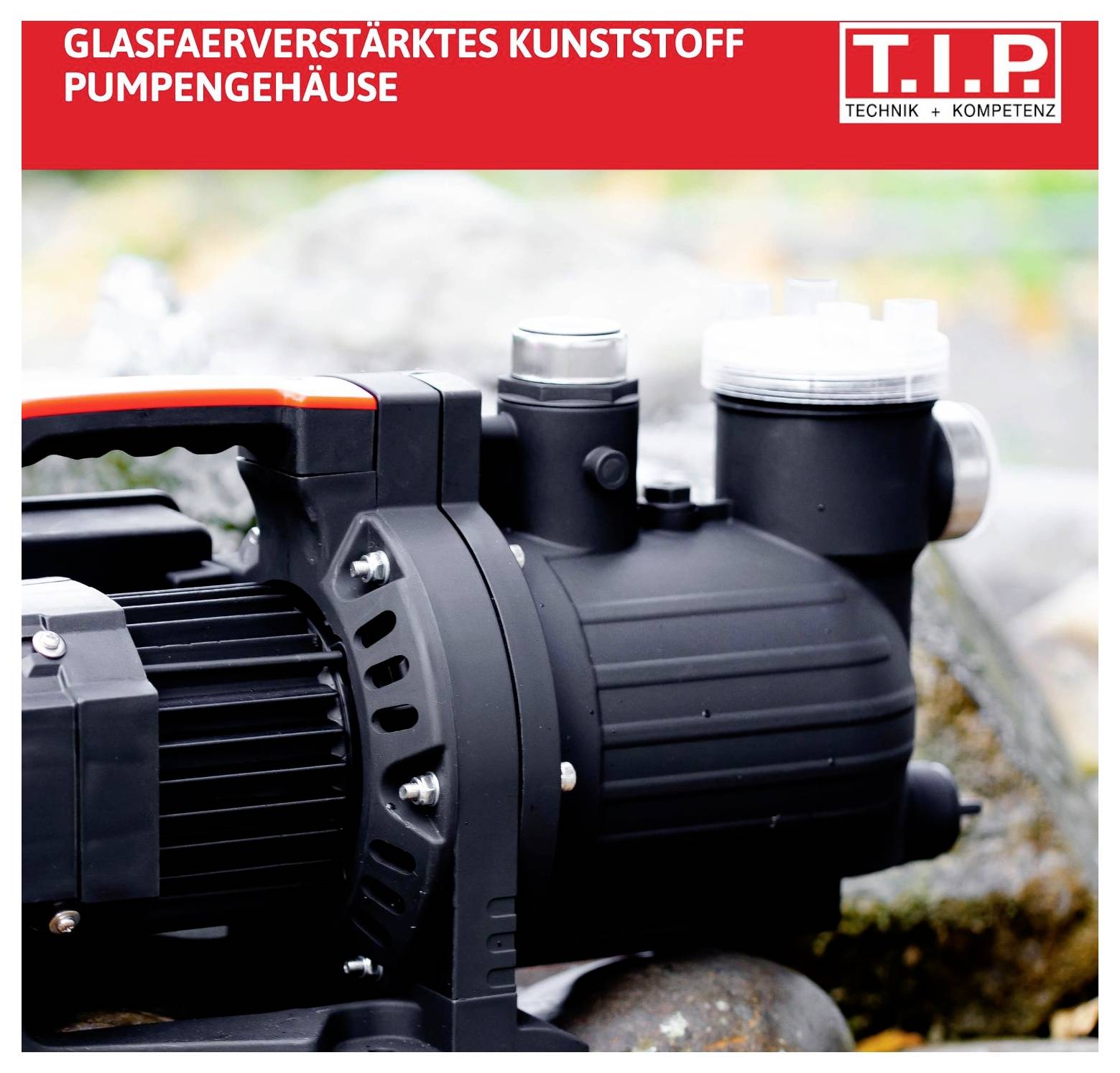 Eine Pumpe mit glasfaserverstärktem Kunststoff-Pumpengehäuse ist im Vordergrund zu sehen, mit einem roten T.I.P. Logo oben rechts.