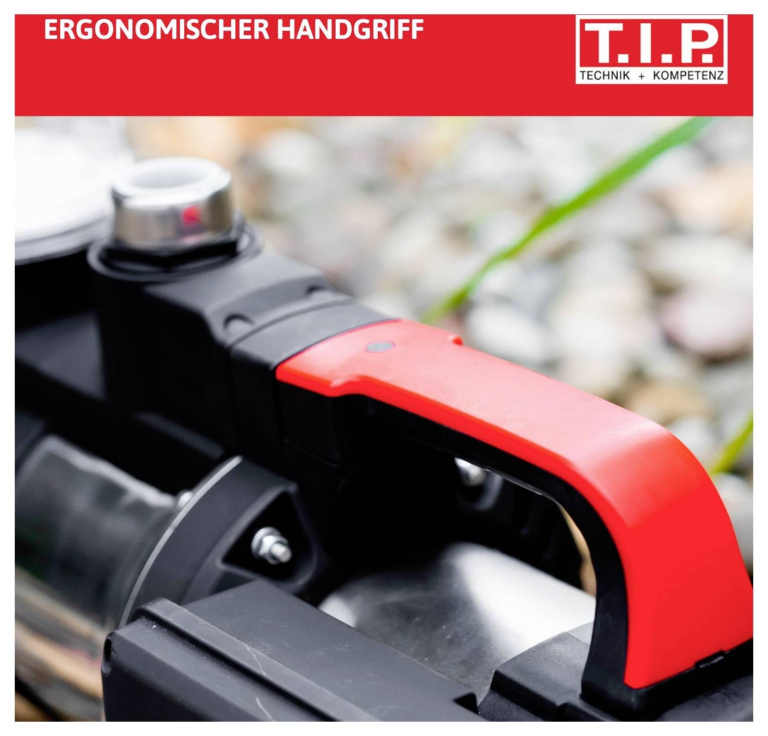 Roter, ergonomischer Handgriff an einem technischen Gerät vor verschwommenem Hintergrund. Oben: 'Ergonomischer Handgriff', Logo mit 'Technik Kompetenz'.