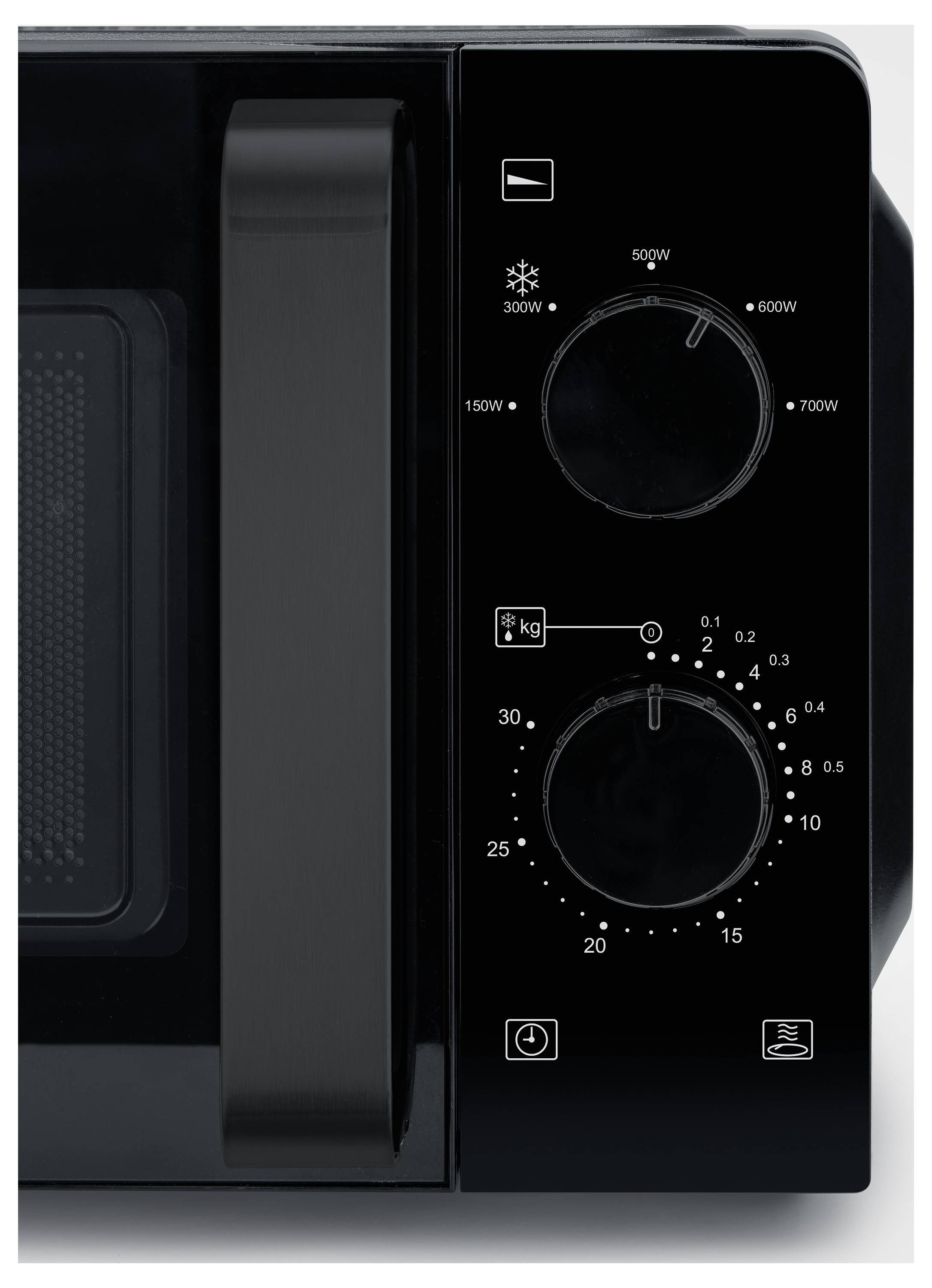 Vorderseite einer Mikrowelle mit zwei Drehreglern: oberer Drehregler für Leistungseinstellungen von 150W bis 700W, unterer Drehregler für Zeiteinstellungen bis zu 30 Minuten.