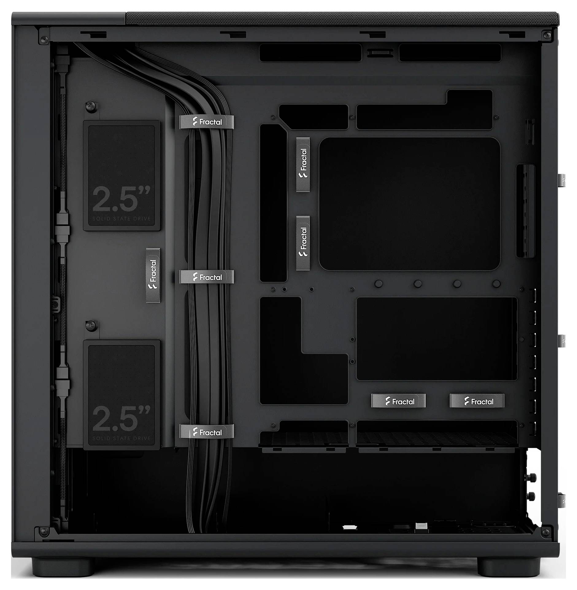 „Offenes Computergehäuse-Inneres mit Platz für Kabelmanagement, Laufwerkschächte mit Beschriftung „2,5