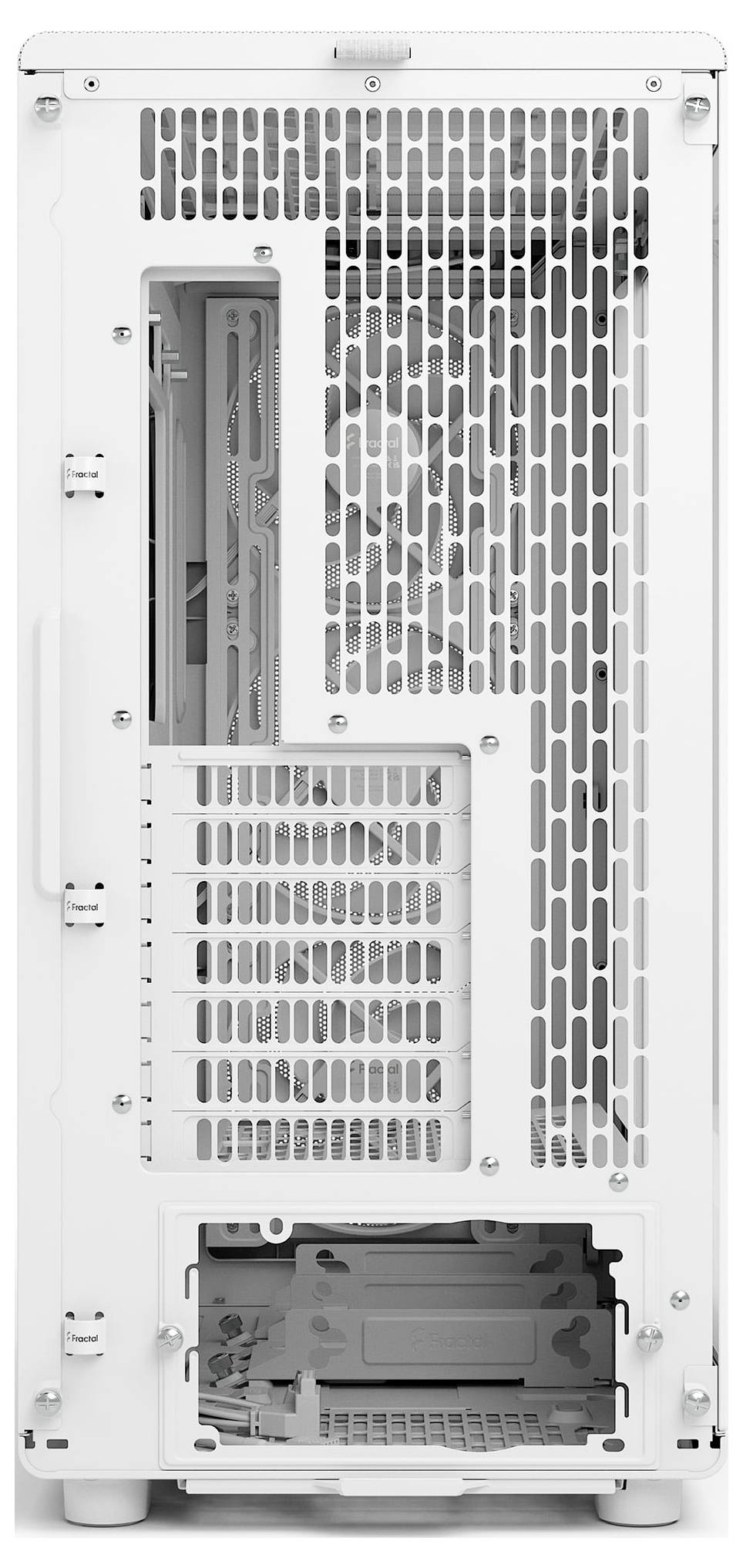 Die Rückseite eines weißen Computergehäuses mit verschiedenen Schlitzen und Öffnungen zur Belüftung, Anschlüssen und der Hardwareinstallation.